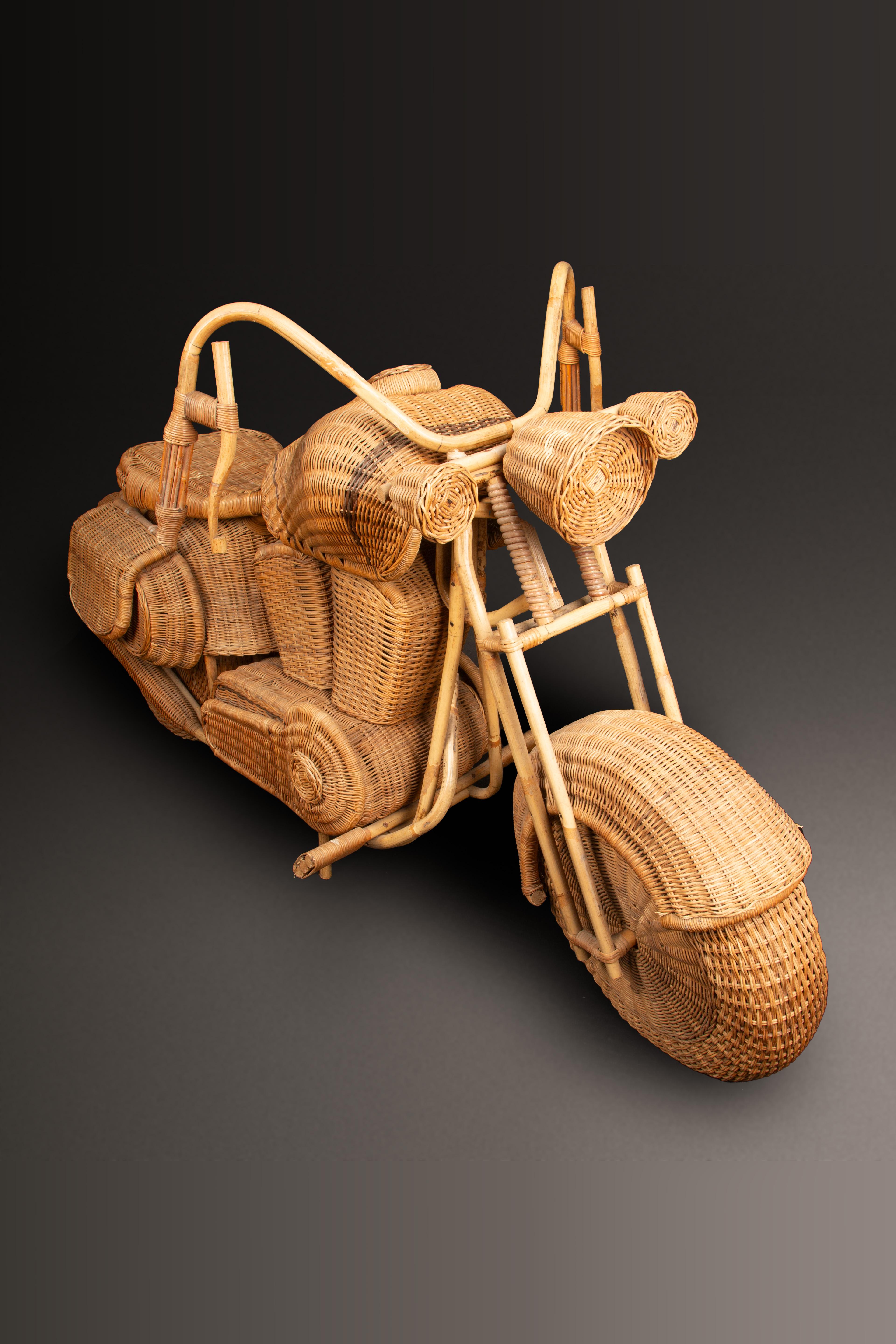XX secolo Scultura in vimini a grandezza naturale di una moto Harley Davidson in vendita