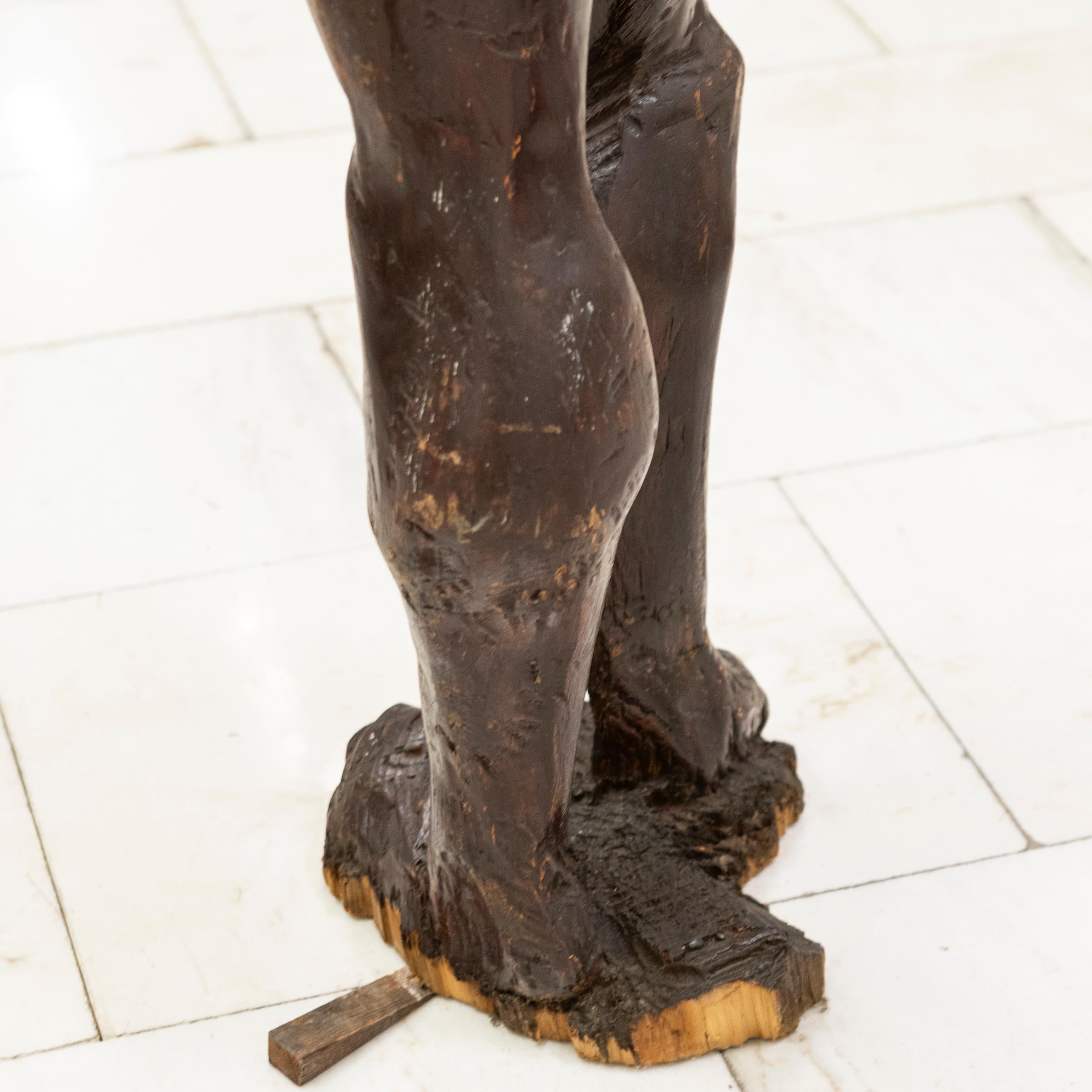 Sculpture en bois grandeur nature  Michael Gagashe Zondi en vente 11