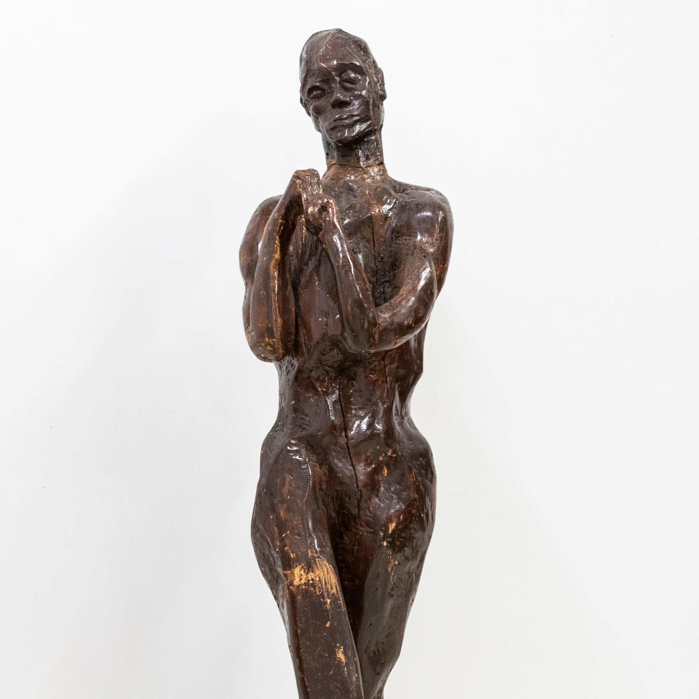 Sculpté à la main Sculpture en bois grandeur nature  Michael Gagashe Zondi en vente