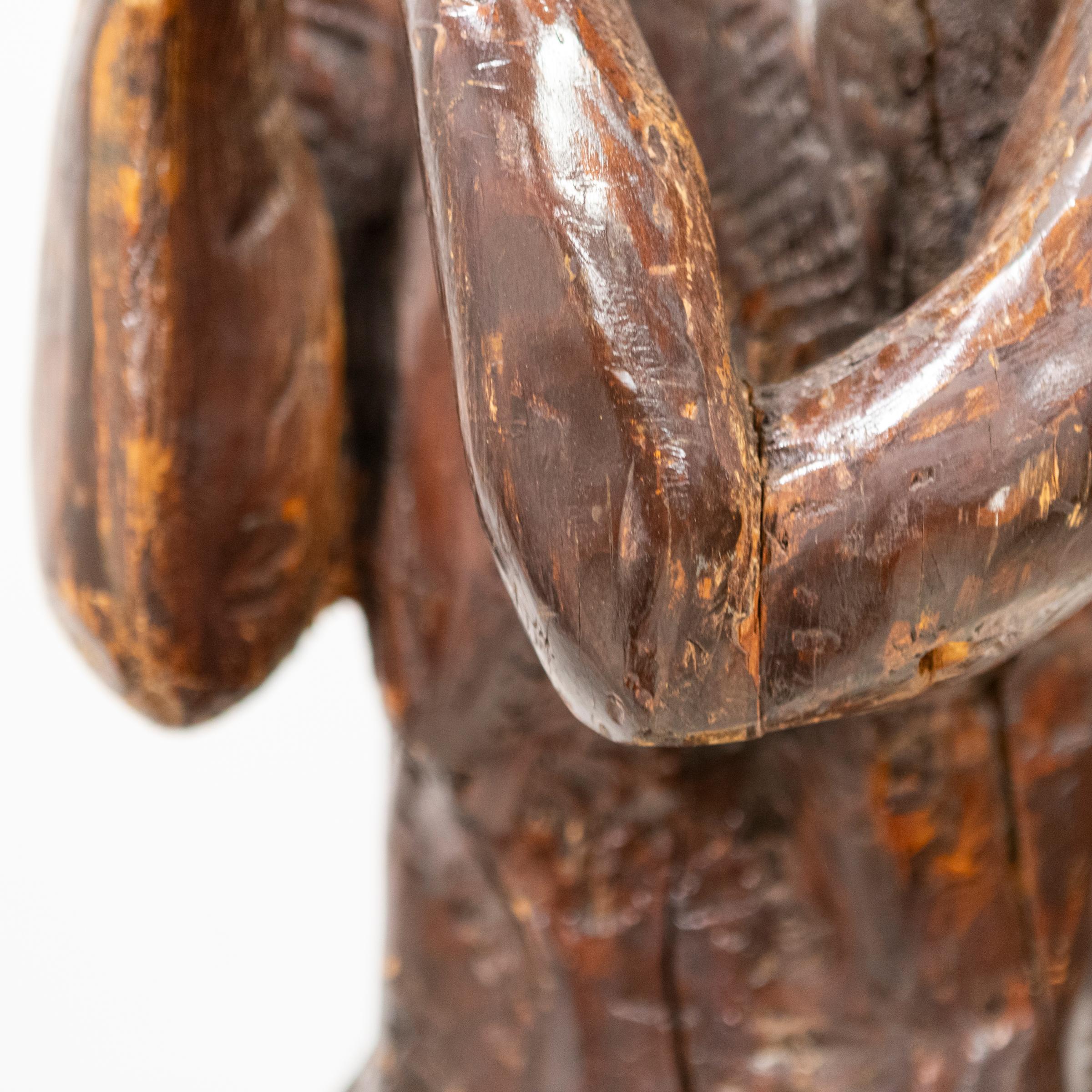 Sculpture en bois grandeur nature  Michael Gagashe Zondi en vente 1