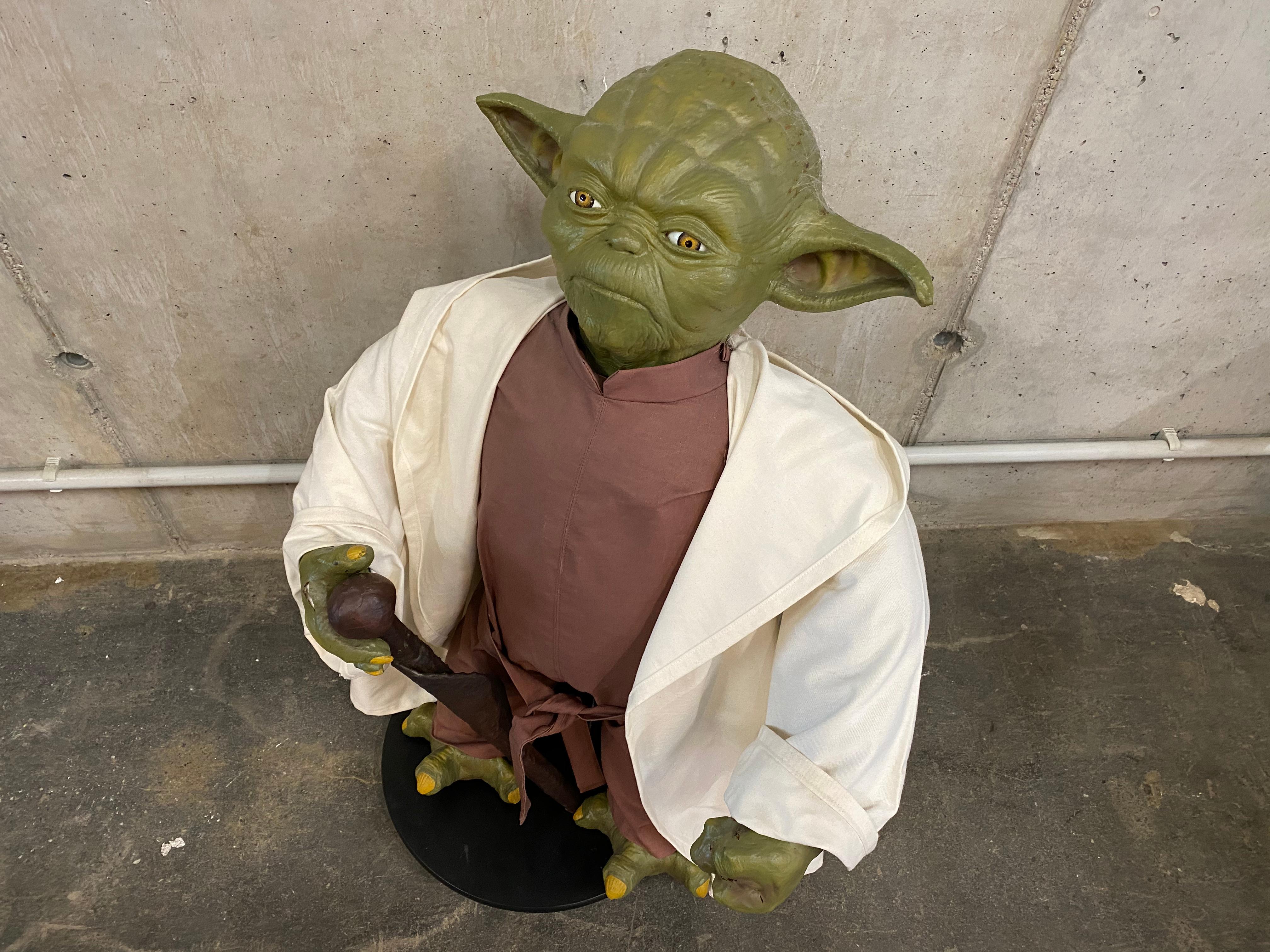 Lebensgroße Yoda-Figur, Auflage von 50 Stück, könnte Star Wars sein, Fotorequisite im Angebot 2