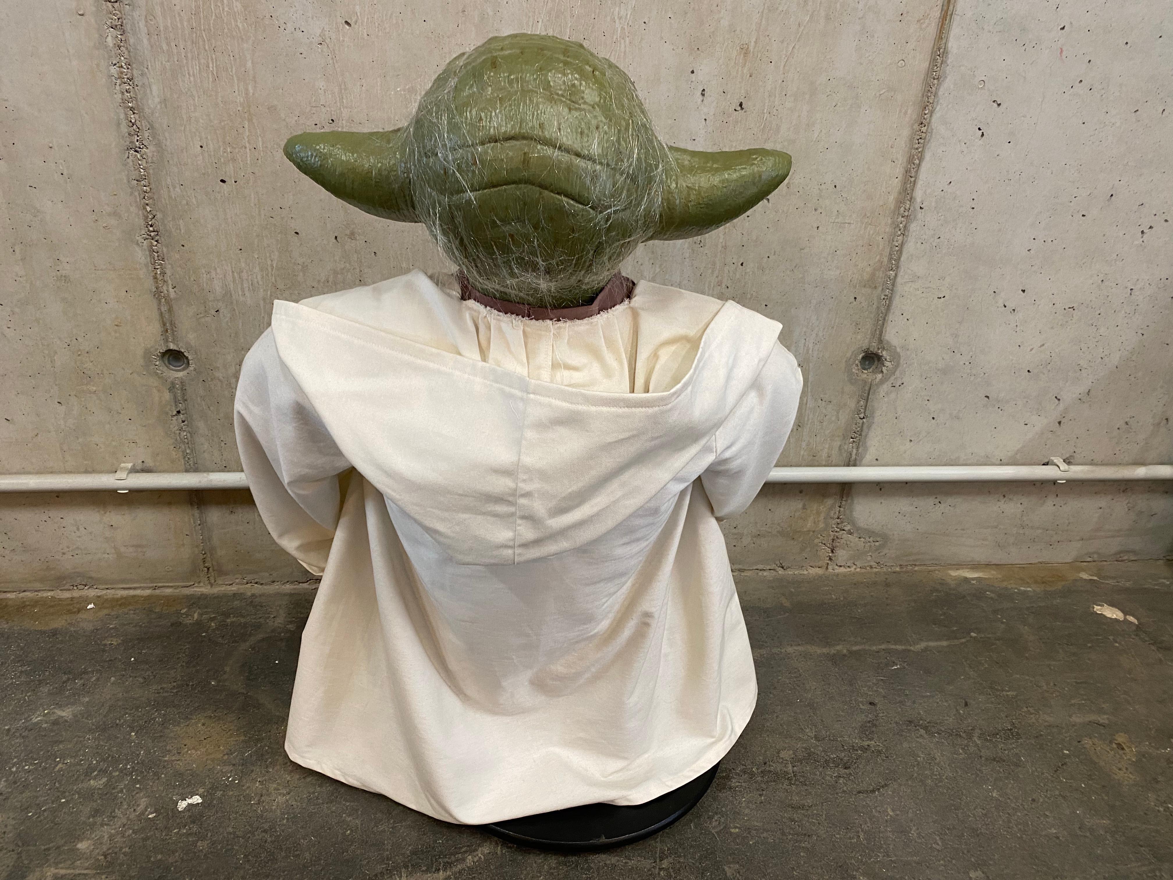 Lebensgroße Yoda-Figur, Auflage von 50 Stück, könnte Star Wars sein, Fotorequisite im Zustand „Relativ gut“ im Angebot in Hamburg, DE