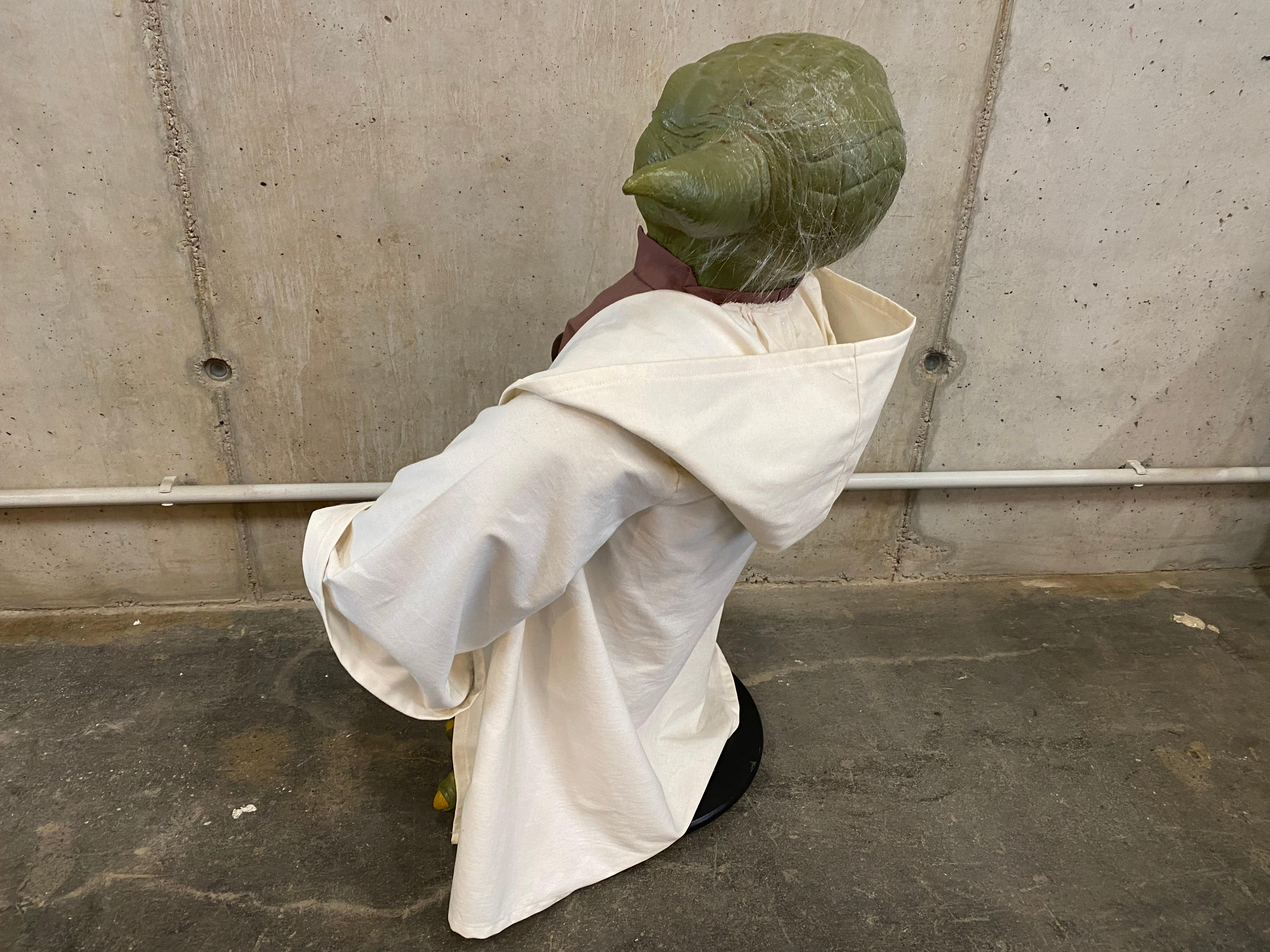Lebensgroße Yoda-Figur, Auflage von 50 Stück, könnte Star Wars sein, Fotorequisite (Ende des 20. Jahrhunderts) im Angebot