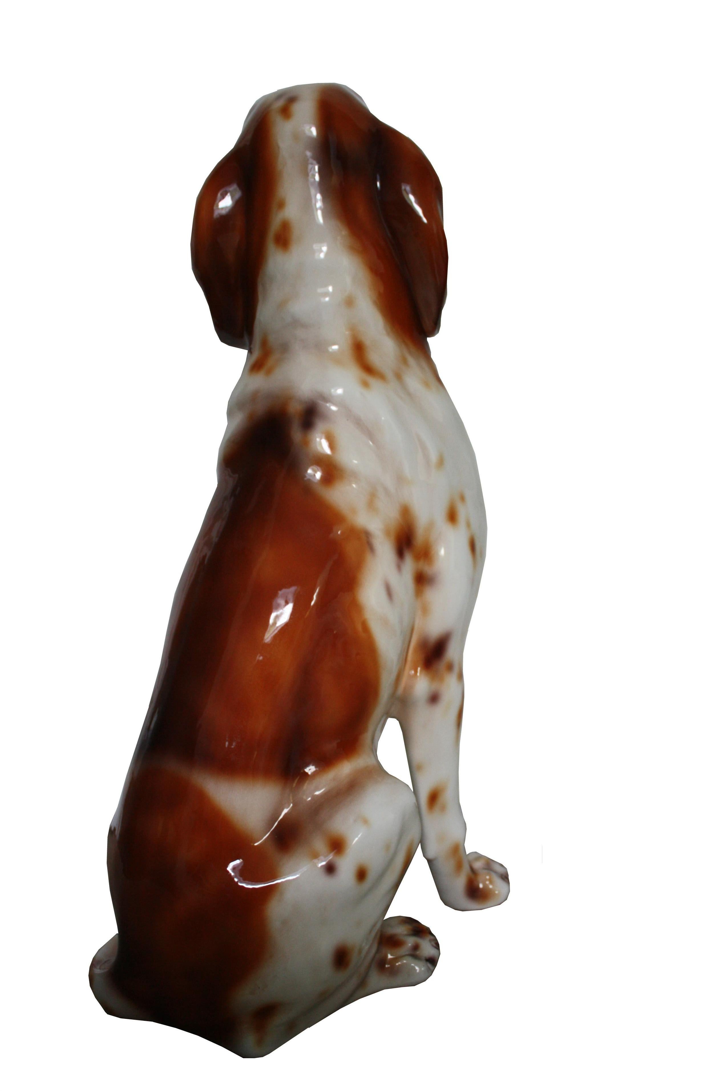 Life-size vintage ceramic dog sculpture.

This sitting hunting dog statue is stamped 'made in italy'

An eye catching decoration piece.

Perfect condition.

Measures: Height: 75cm/30