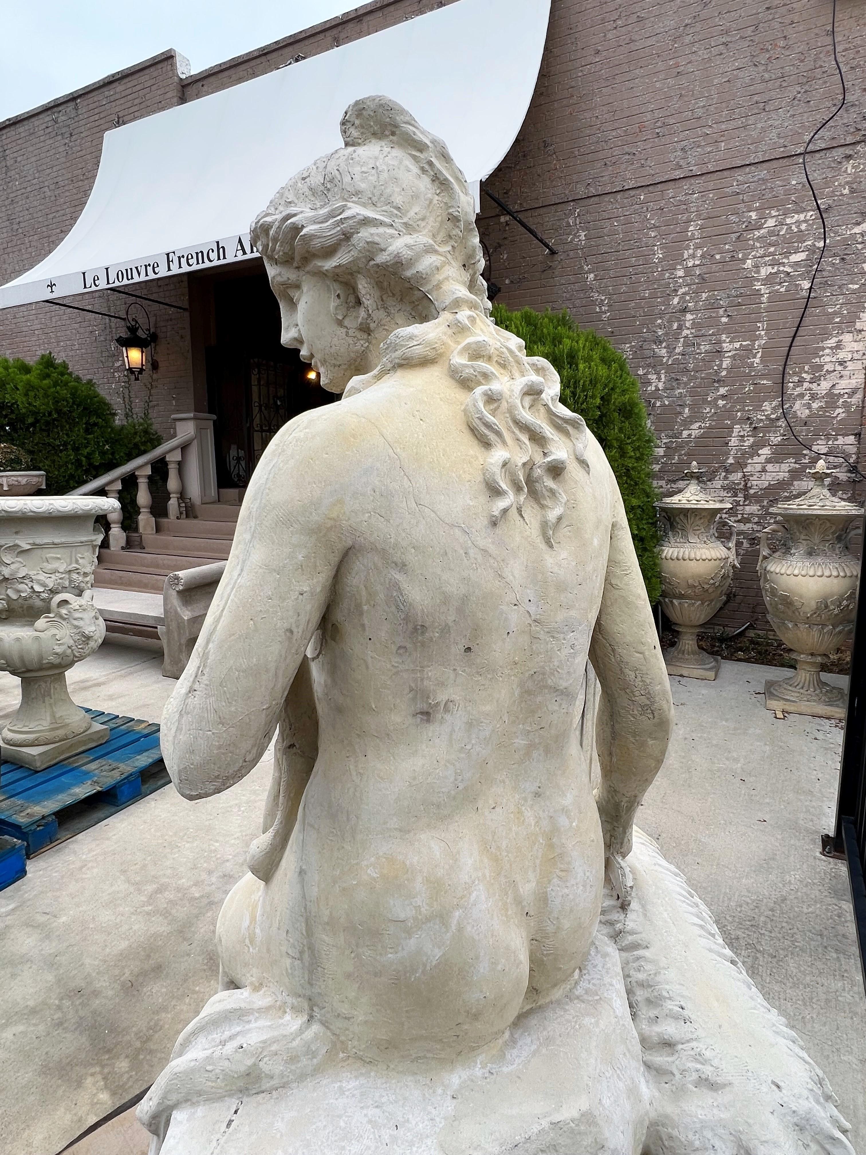 Gartenstatue in Lebensgröße von Amalthea und Jupiters Ziege (Stein) im Angebot