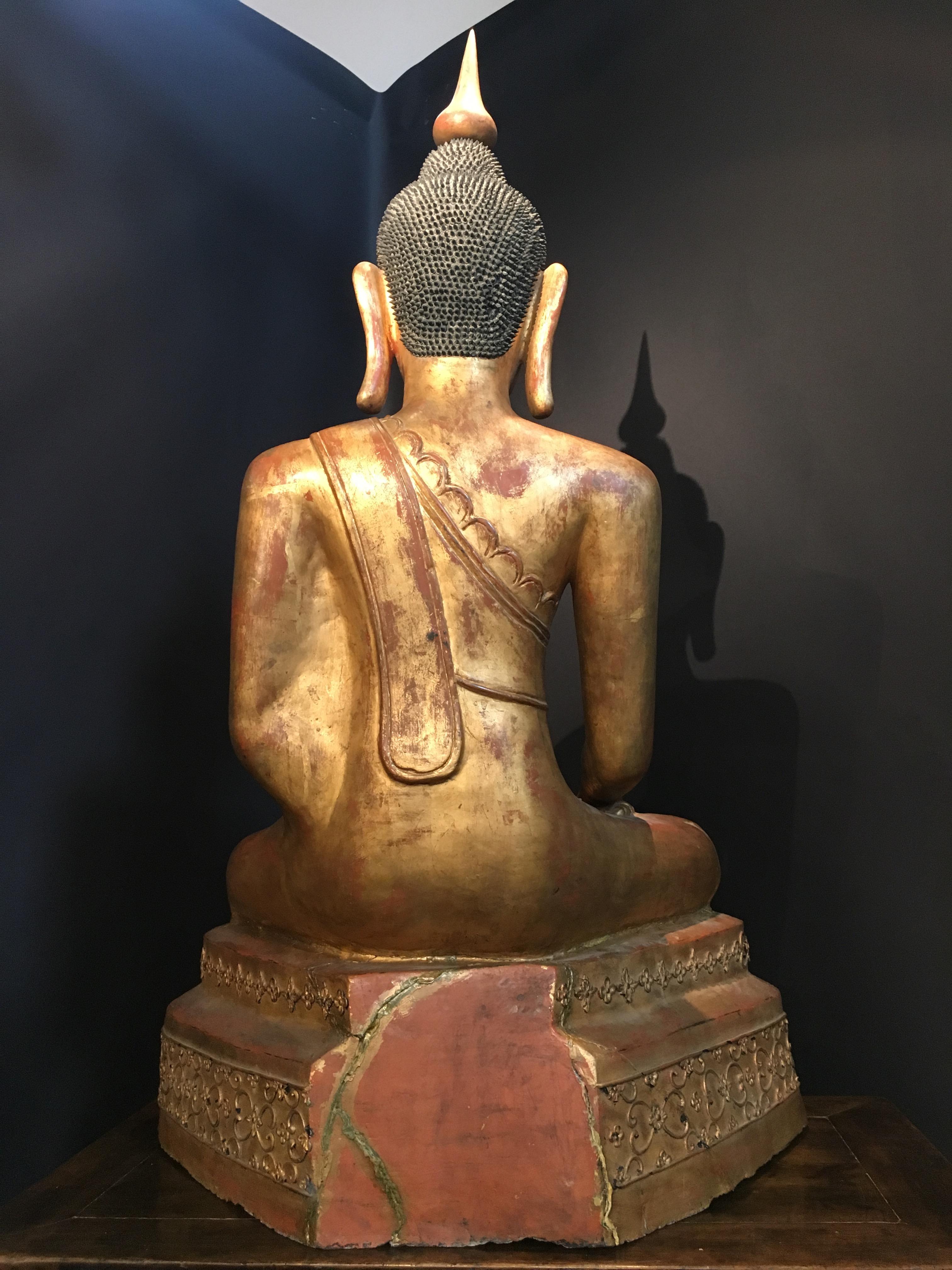 Doré Bouddha Shan grandeur nature en laque dorée birmane et papier mâché, vers 1900 en vente