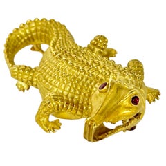 Ciondolo/spilla in oro 18 carati con alligatore realistico lungo 2,3/8 di pollice di Vahe Naltchayan