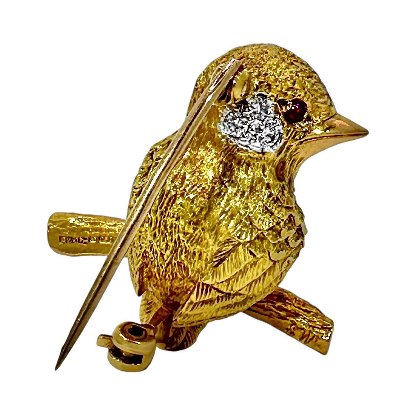 Lifelike E. Wolfe & Co.Bird on a Branch with White & Yellow Diamonds in 18K Gold In Good Condition For Sale In Palm Beach, FL