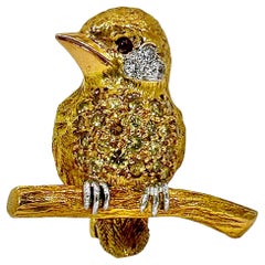 Lebensechter E. Wolfe & Co.Vogel auf einem Branch mit weißen und gelben Diamanten in 18K Gold