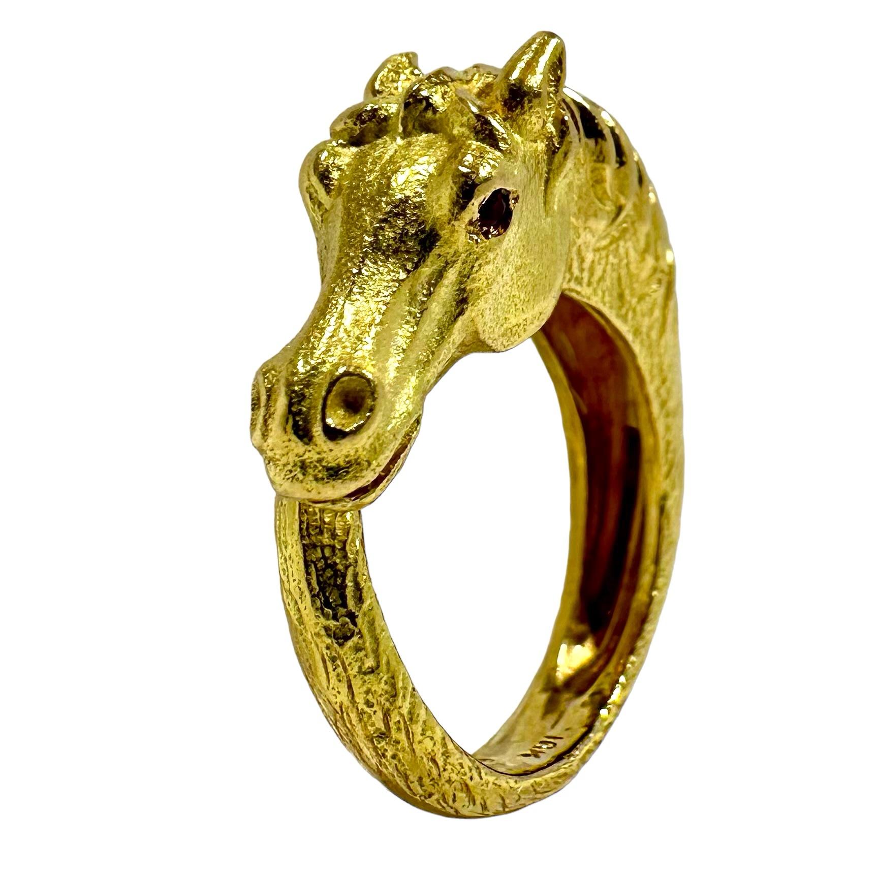  Lifelike Vintage George Lederman 18k Gold Equestrian Ring with Ruby Eyes In Good Condition For Sale In Palm Beach, FL