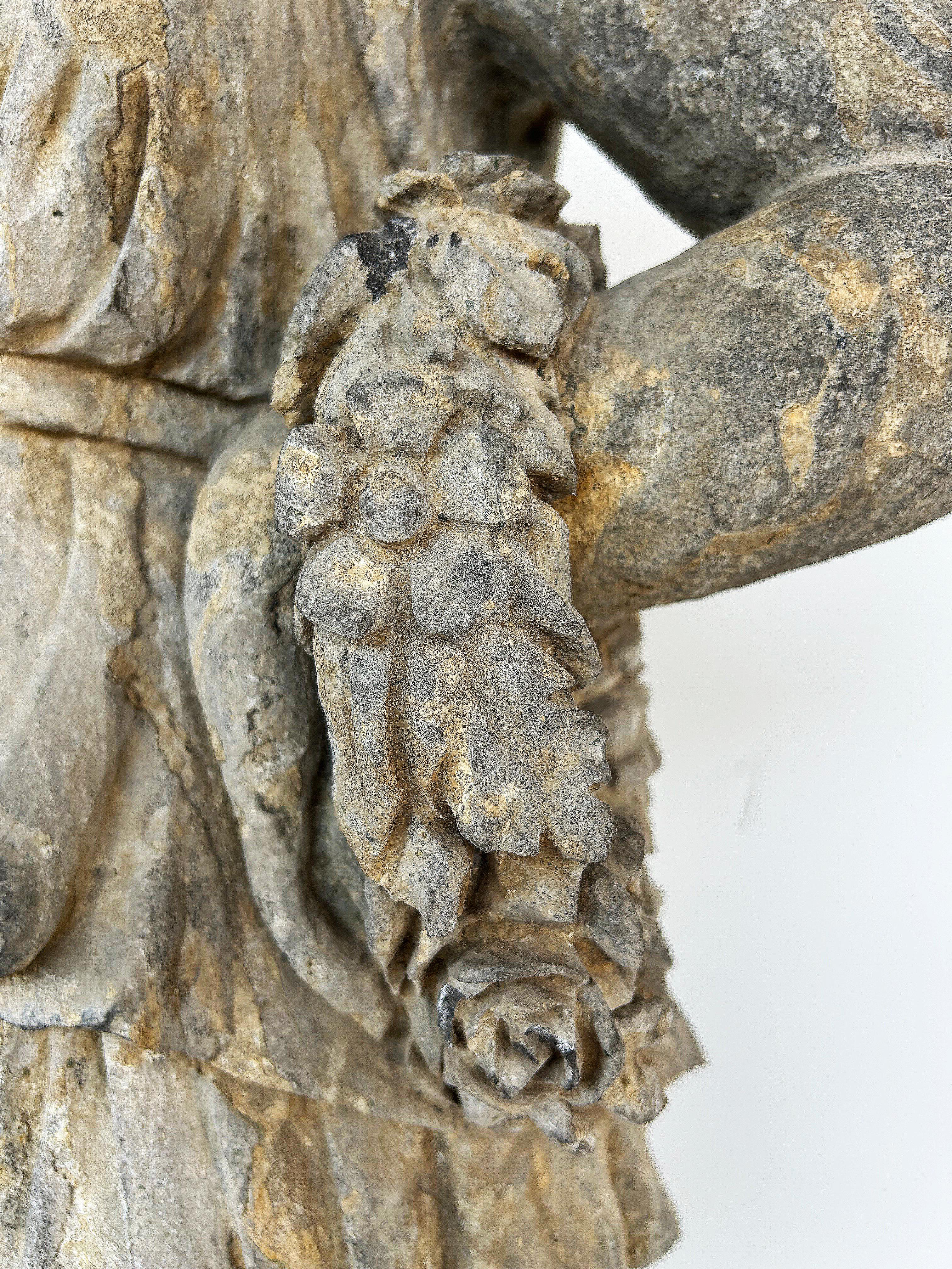 Lebensgroßes antikes klassisches Weibchen geschnitzt  Steinstatue auf einem Marmorsockel im Angebot 5
