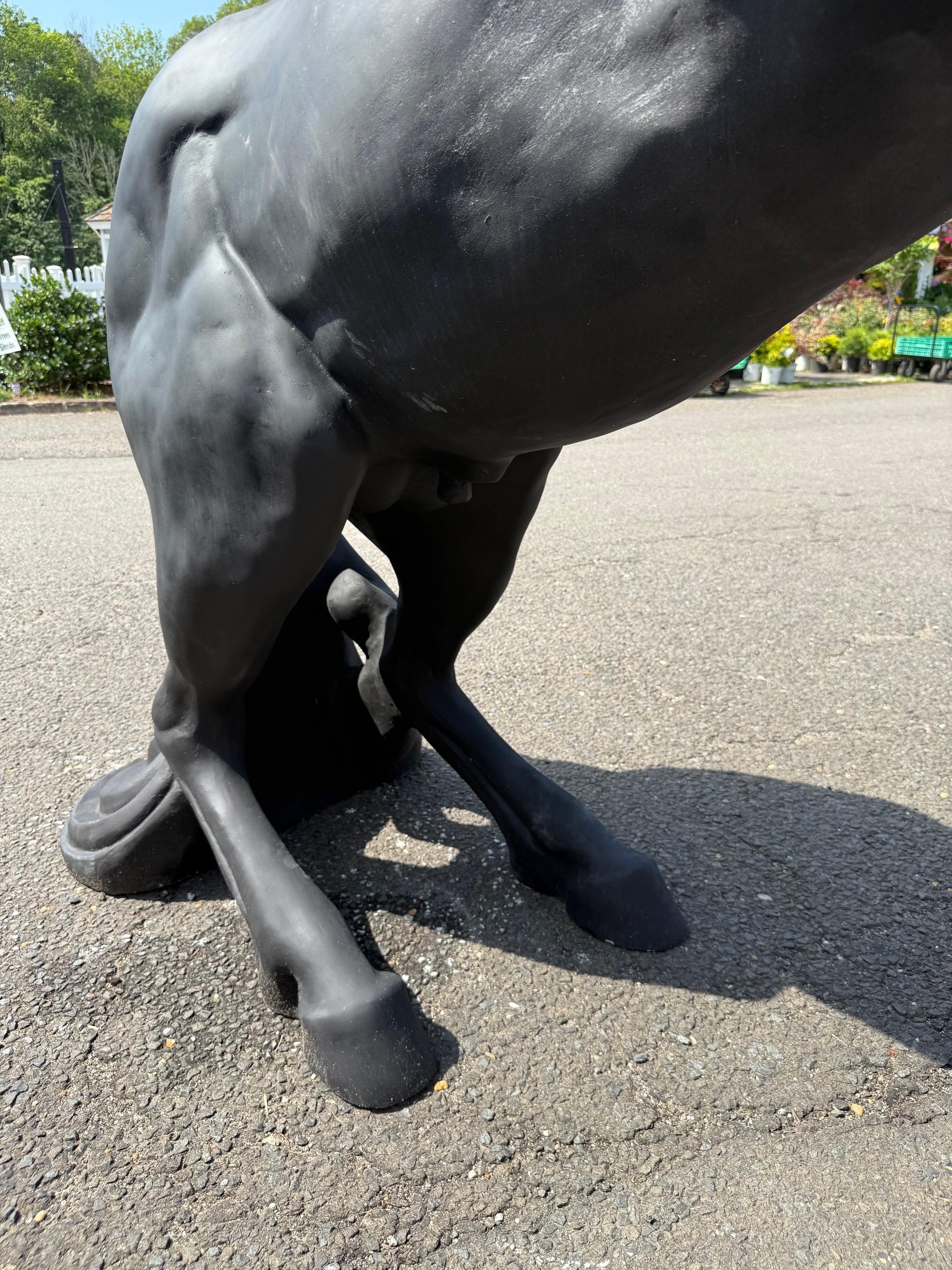 Statue de jardin d'extérieur en fibre de verre, grandeur nature, cheval noir en train de se cabrer en vente 4