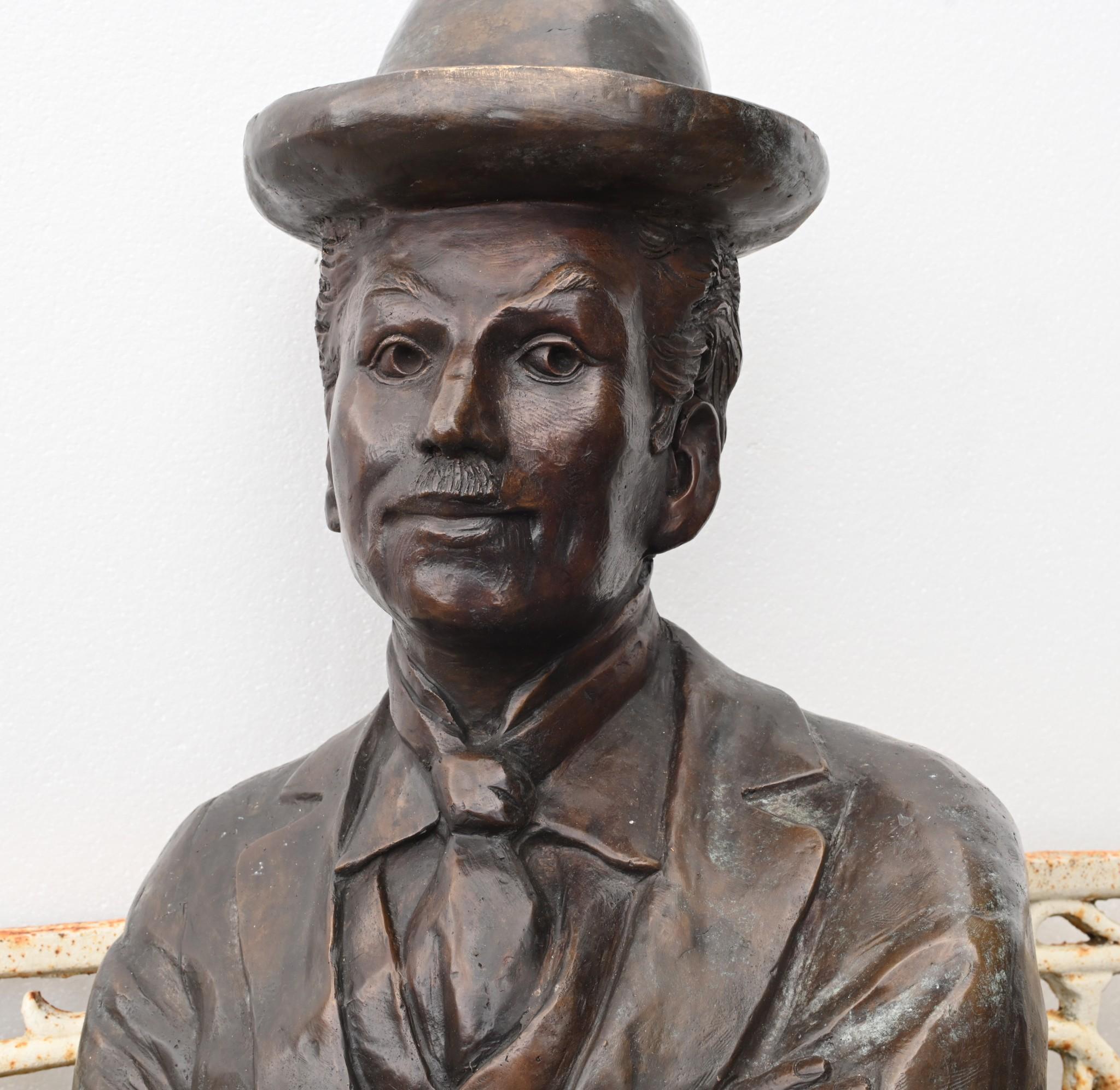 Statua di bronzo a grandezza naturale di Charlie Chaplin - Scultura da giardino in vendita 9