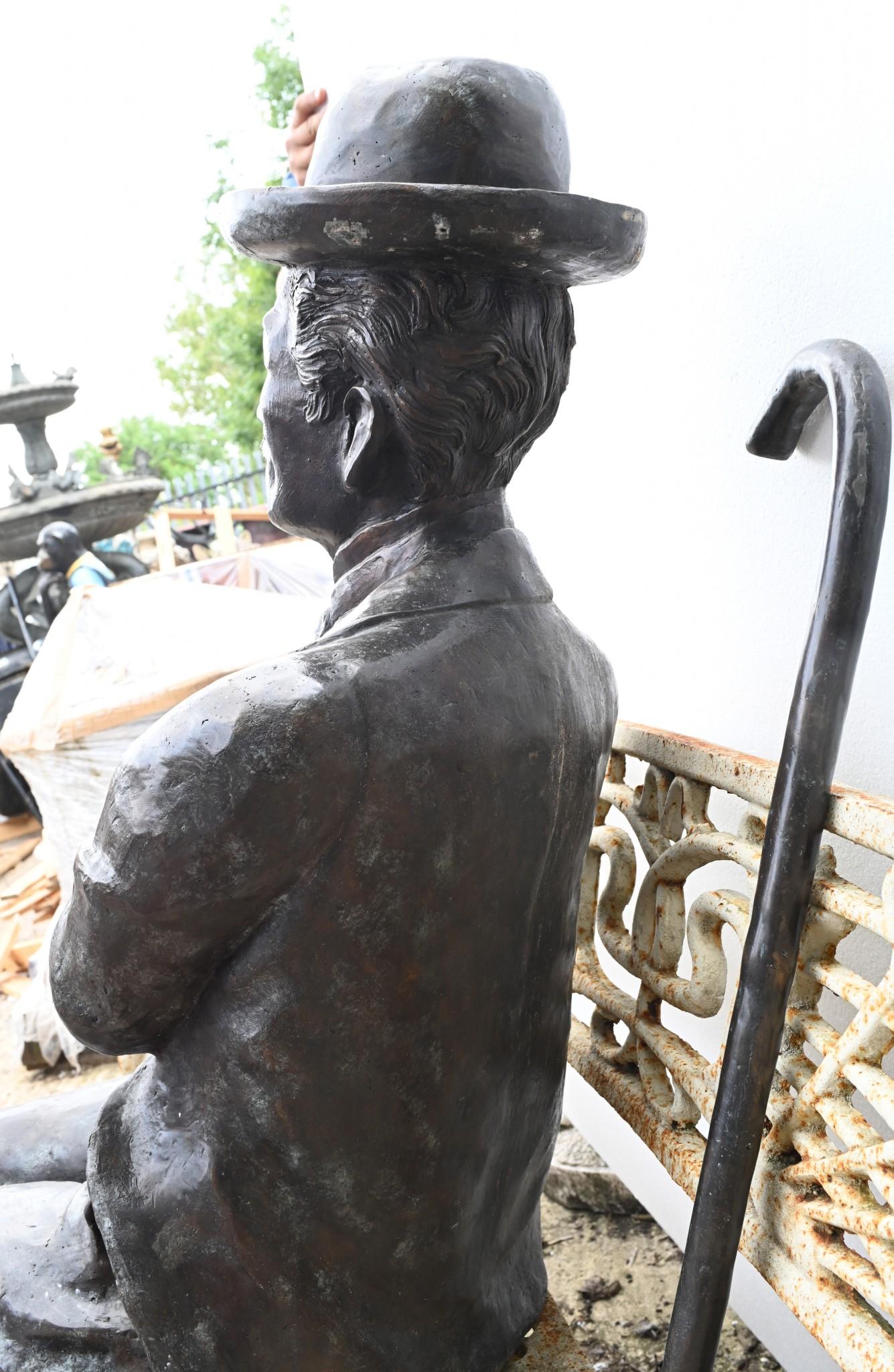 Statua di bronzo a grandezza naturale di Charlie Chaplin - Scultura da giardino In condizioni buone in vendita a Potters Bar, GB