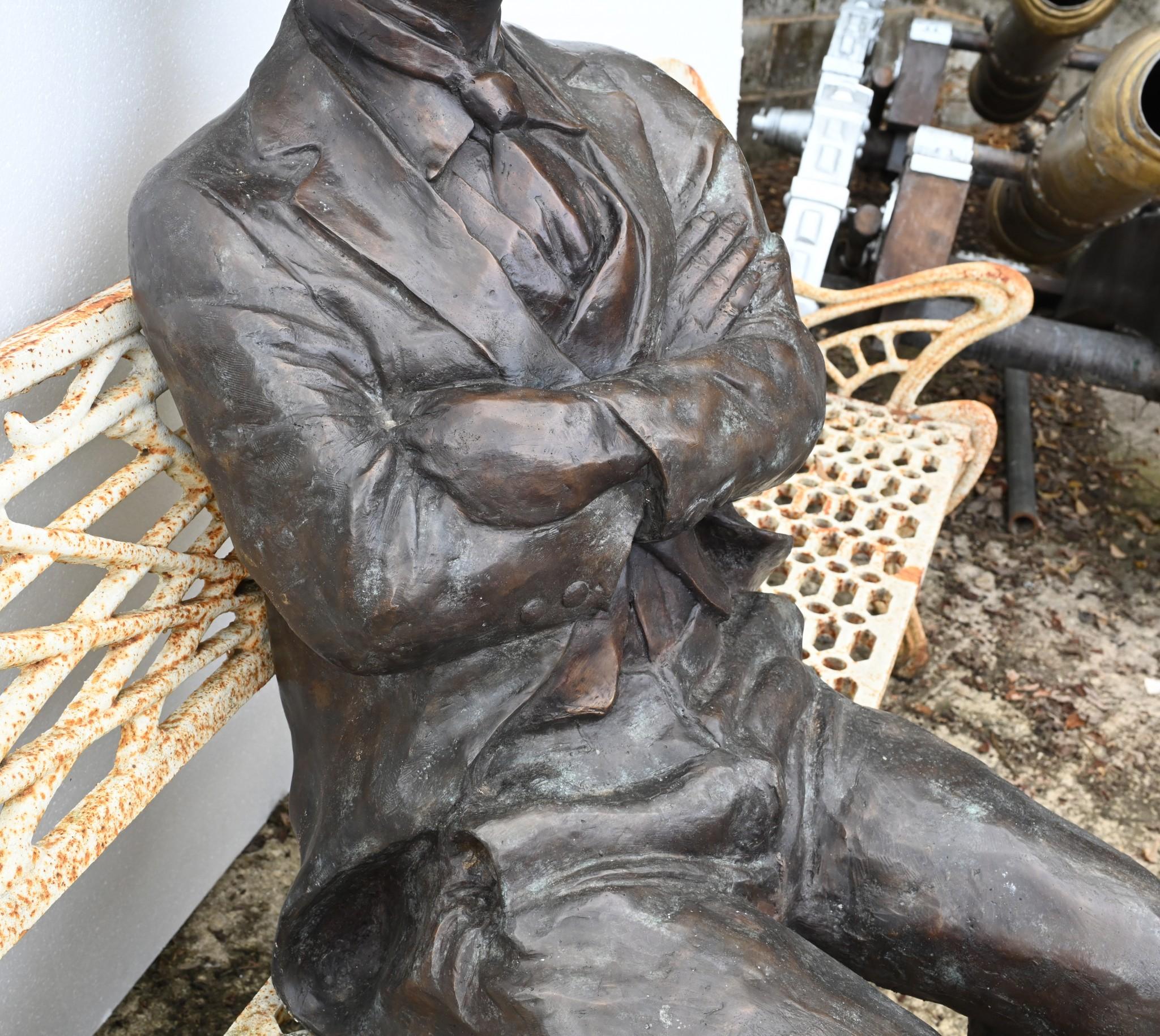Statua di bronzo a grandezza naturale di Charlie Chaplin - Scultura da giardino in vendita 1
