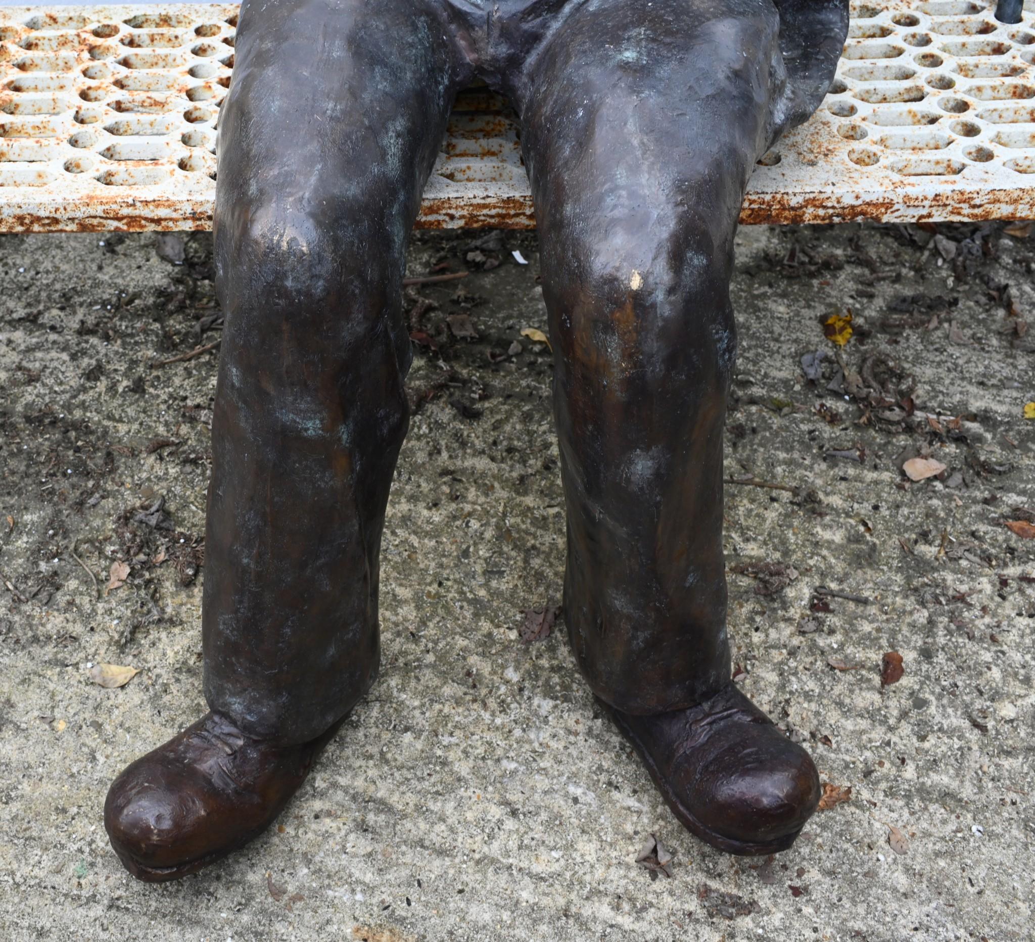 Statua di bronzo a grandezza naturale di Charlie Chaplin - Scultura da giardino in vendita 4