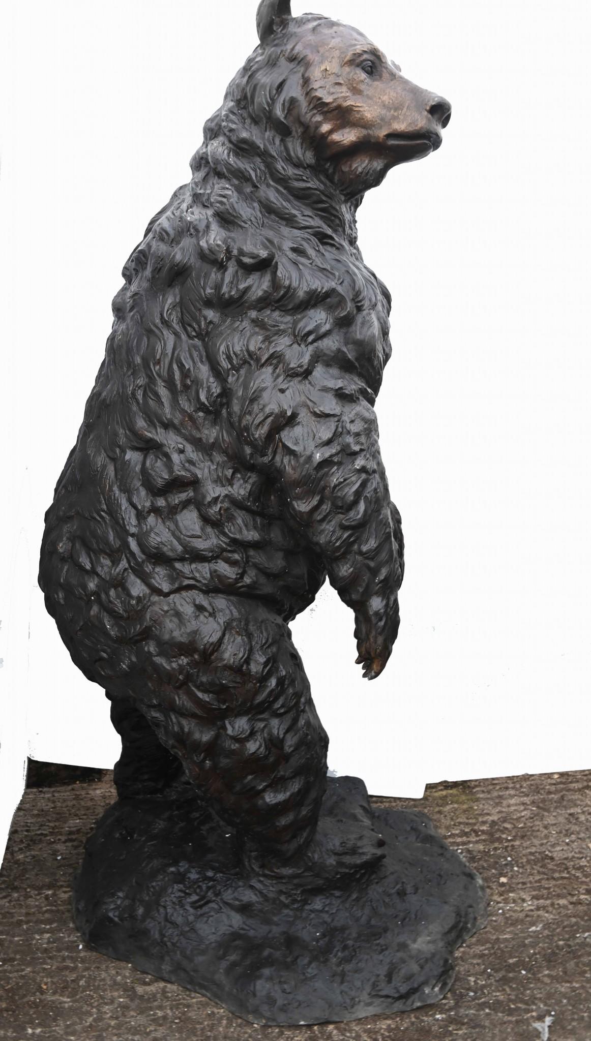 Estatua de bronce a tamaño natural de un oso pardo Fundición Americana Bronce en venta