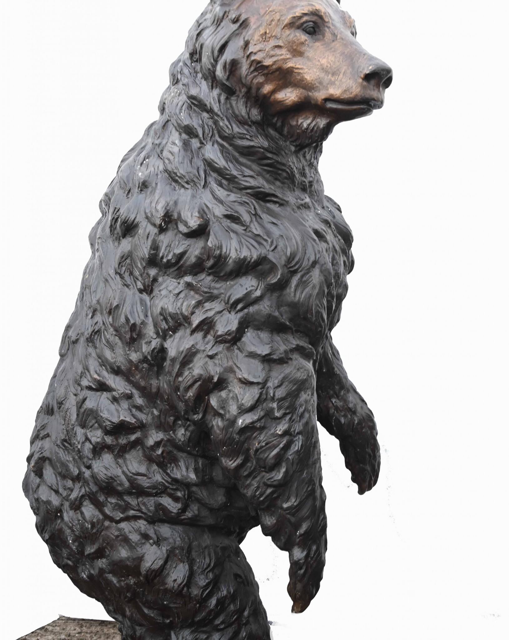 Estatua de bronce a tamaño natural de un oso pardo Fundición Americana en venta 1