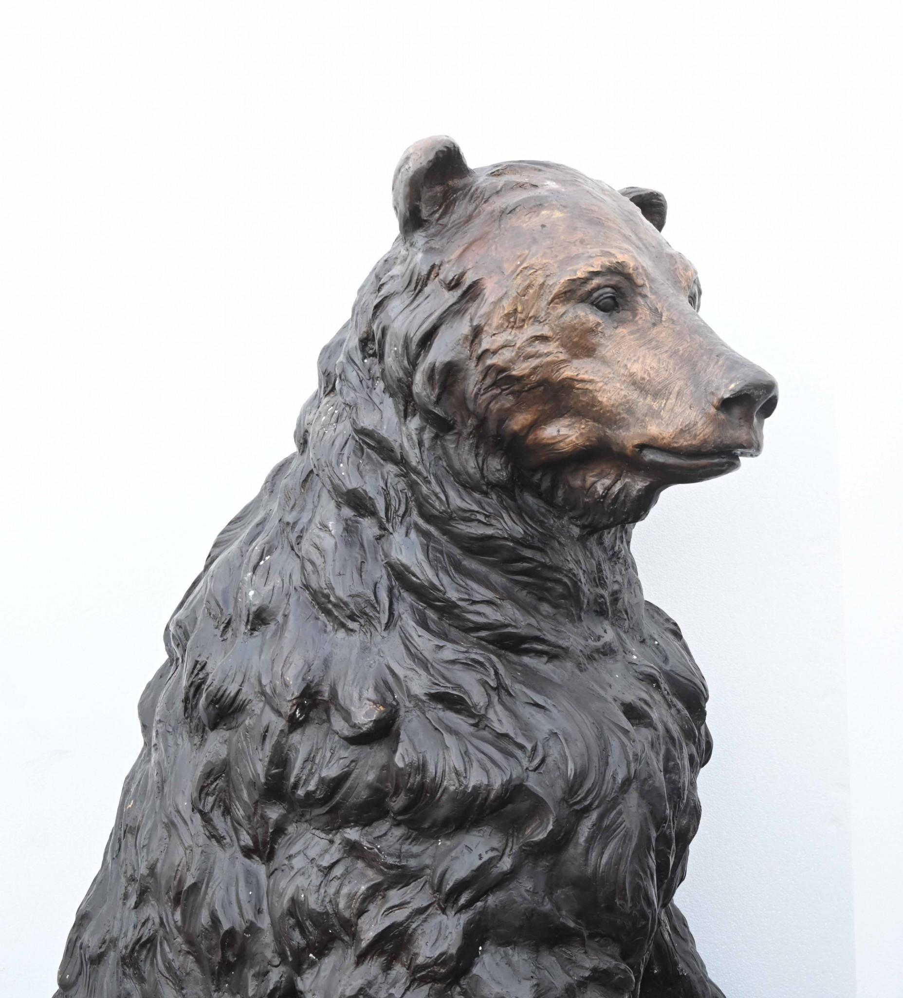 Estatua de bronce a tamaño natural de un oso pardo Fundición Americana en venta 2