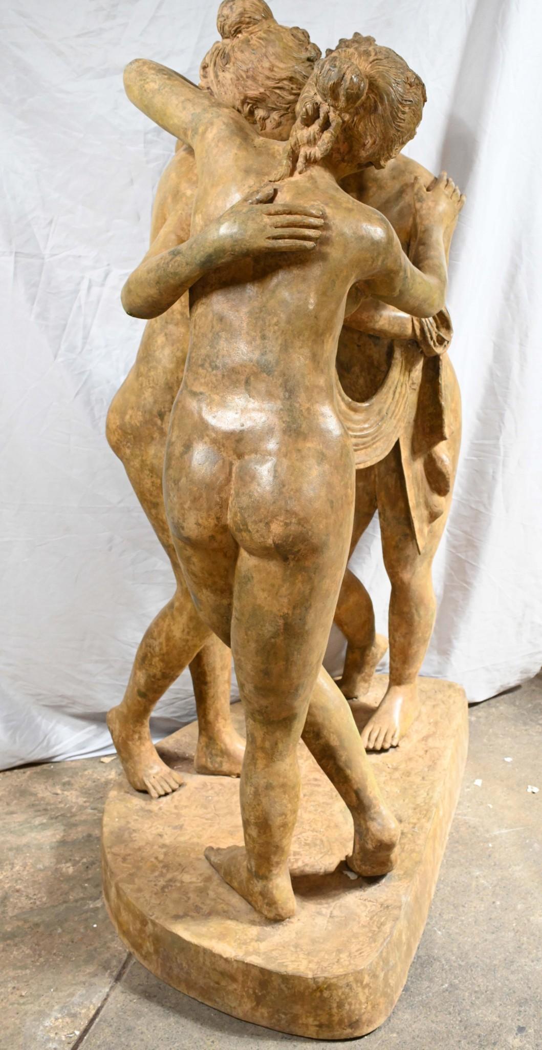 Statua di bronzo a grandezza naturale delle tre Grazie, statua greca nuda e femminile in vendita 3