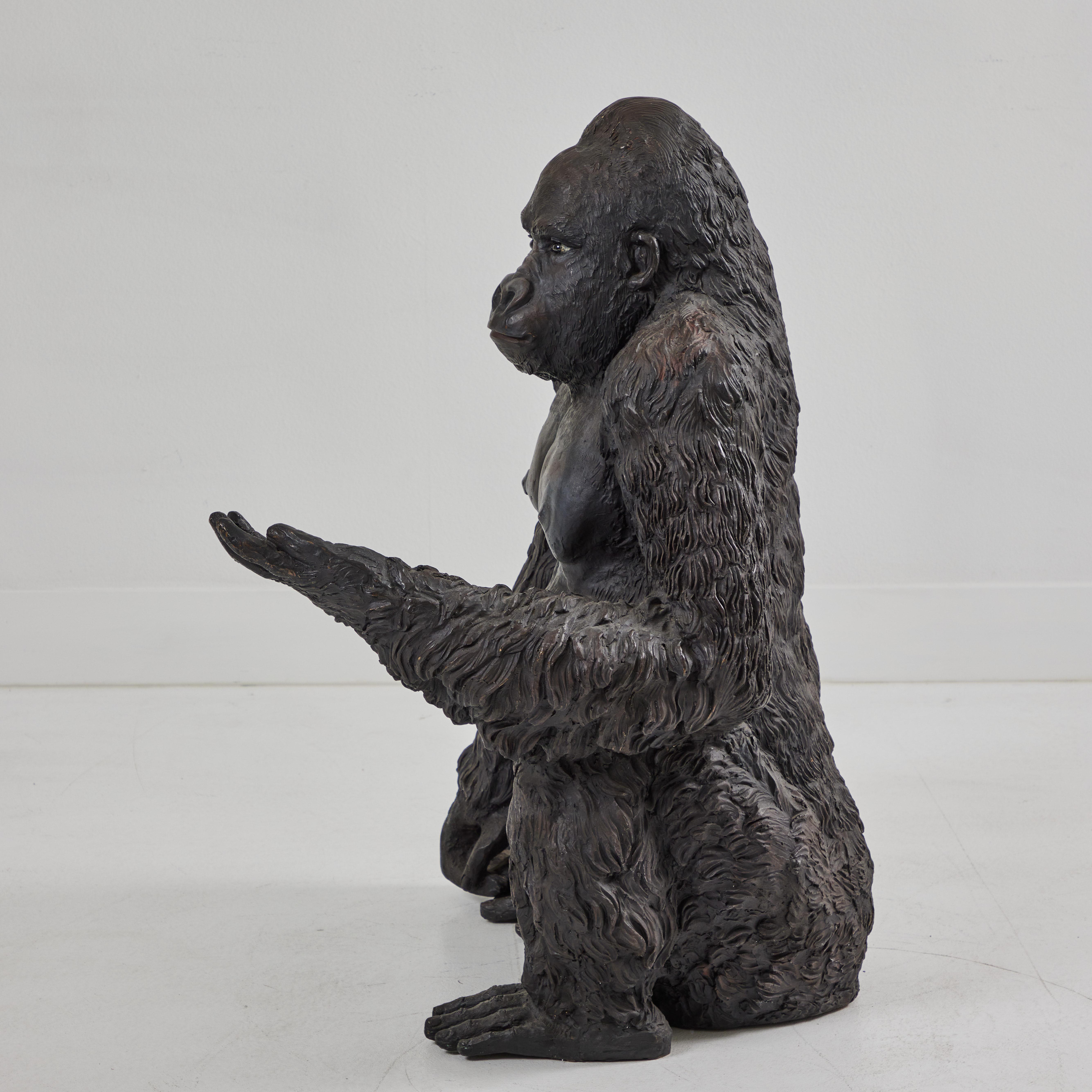 Gorilla aus Bronzeguss in Form einer Gorille (Moderne der Mitte des Jahrhunderts) im Angebot