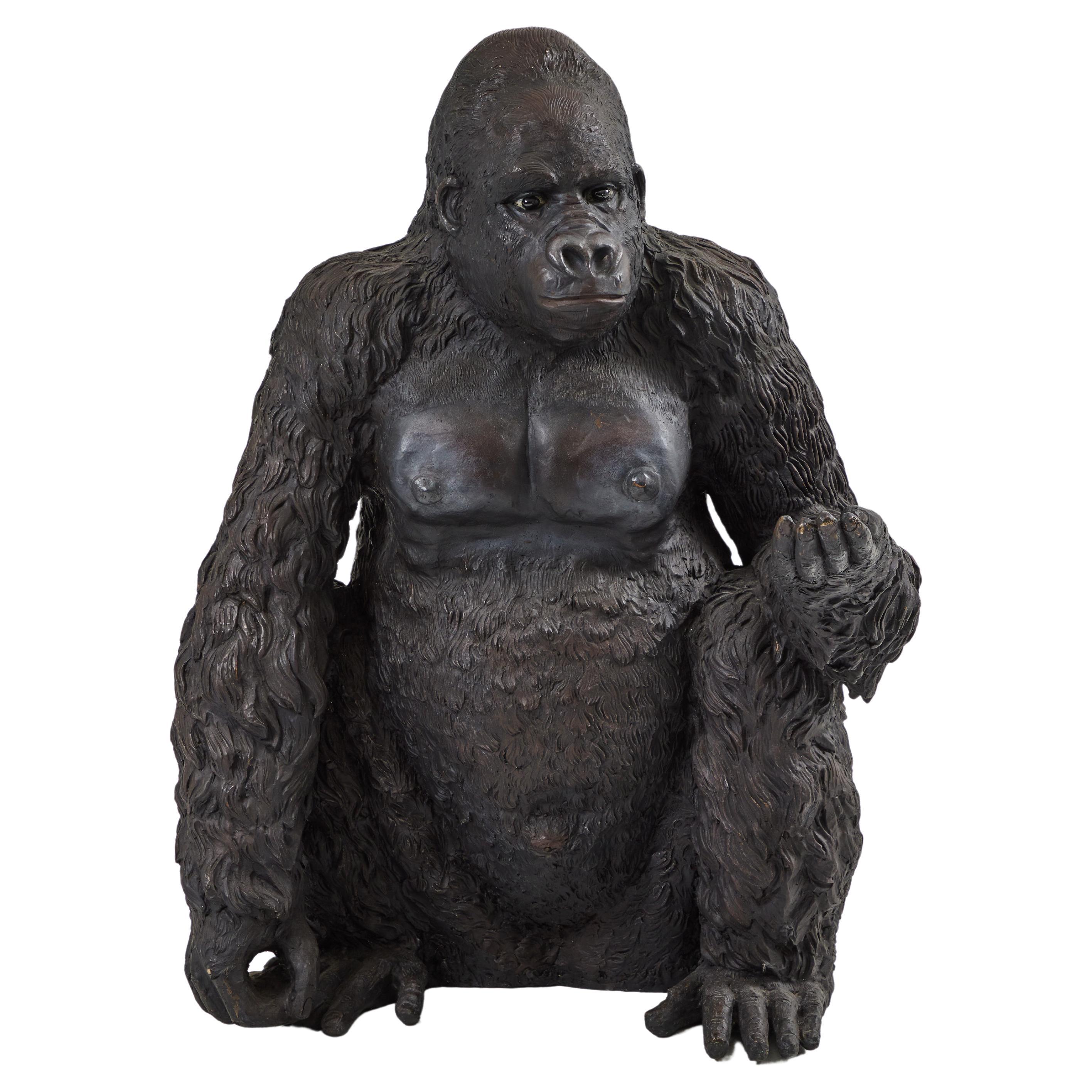 Gorilla grandeur nature en bronze coulé en vente