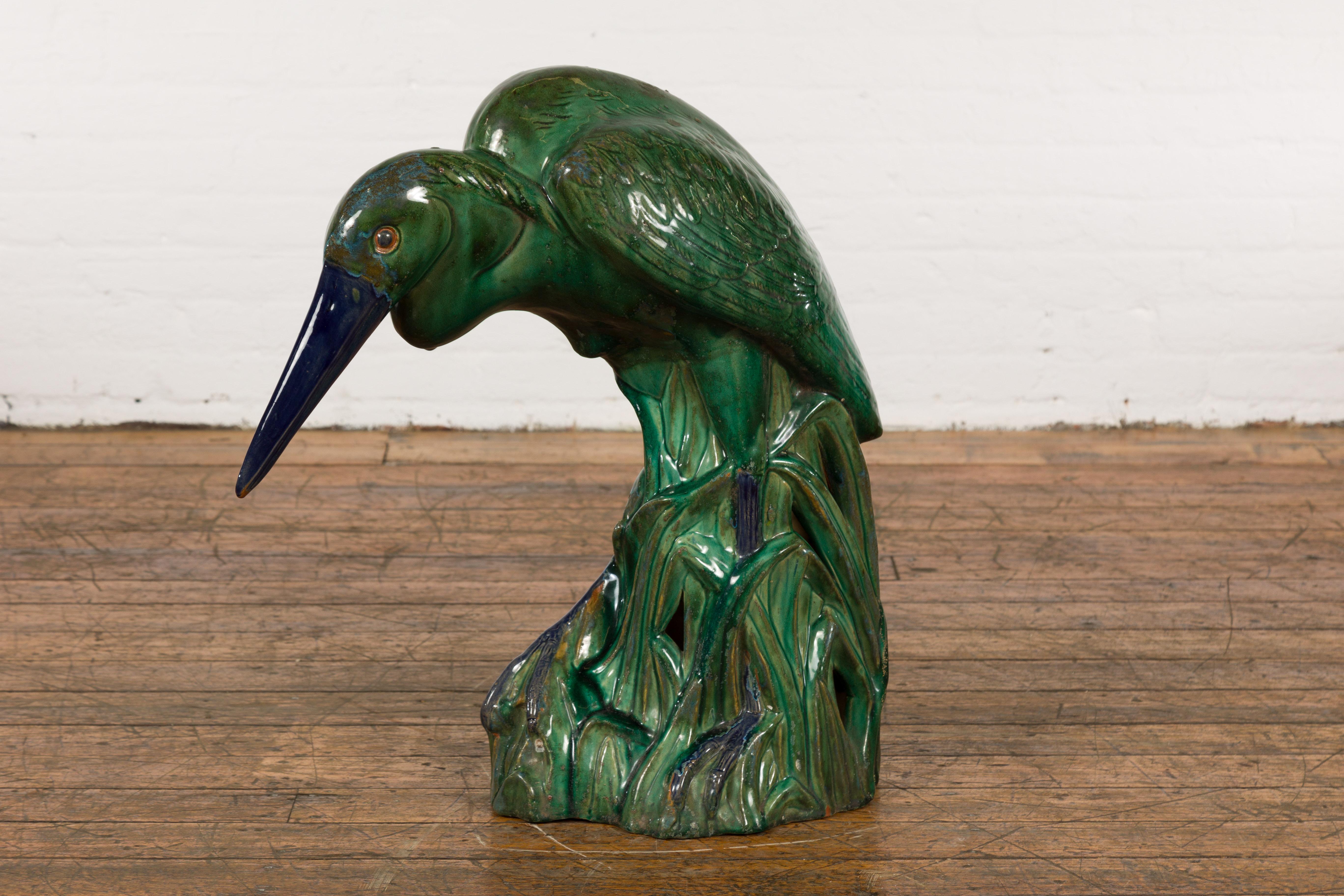 Escultura vintage de cerámica esmaltada verde y azul a tamaño natural de una garza real en venta 5