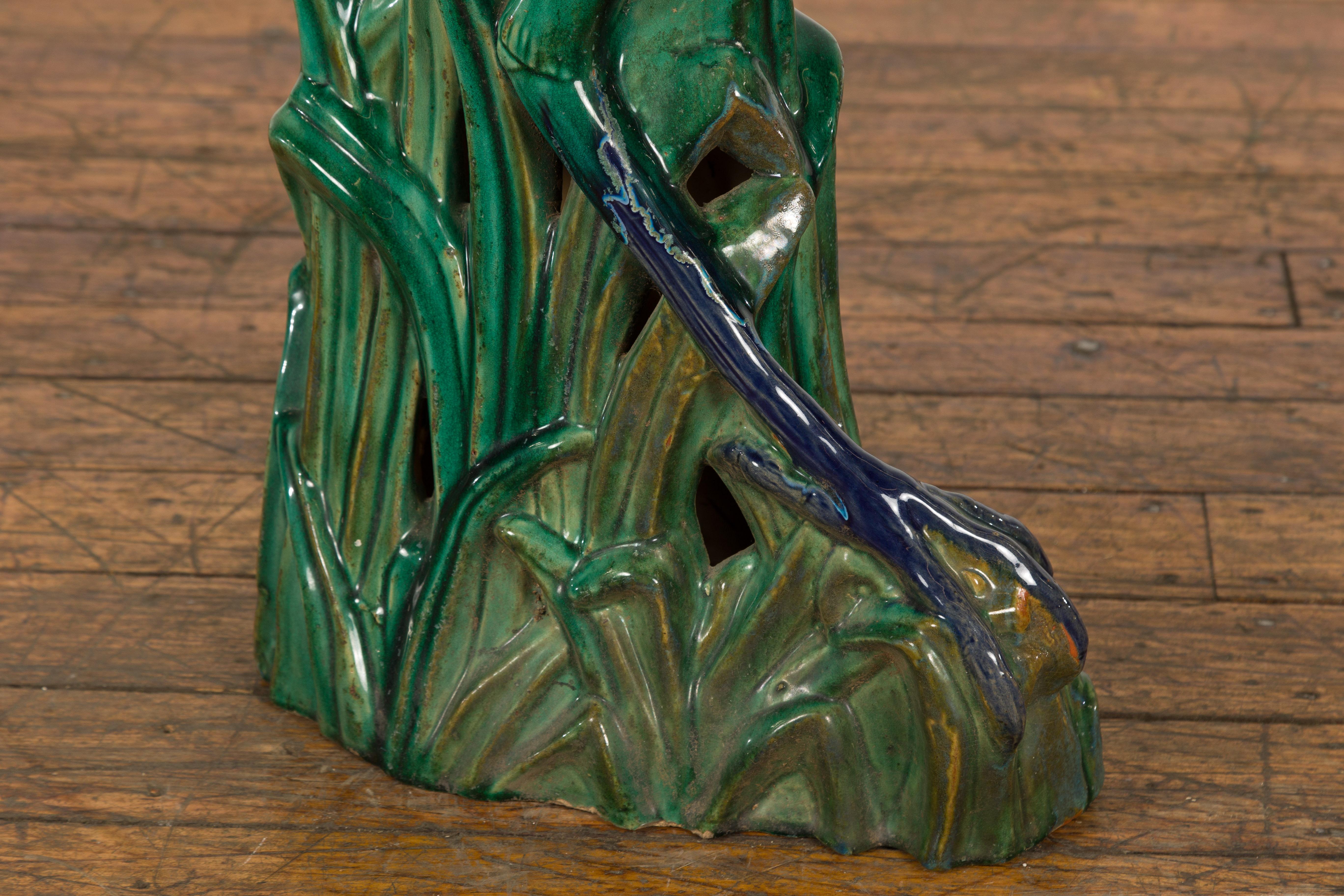 Escultura vintage de cerámica esmaltada verde y azul a tamaño natural de una garza real en Bueno estado para la venta en Yonkers, NY