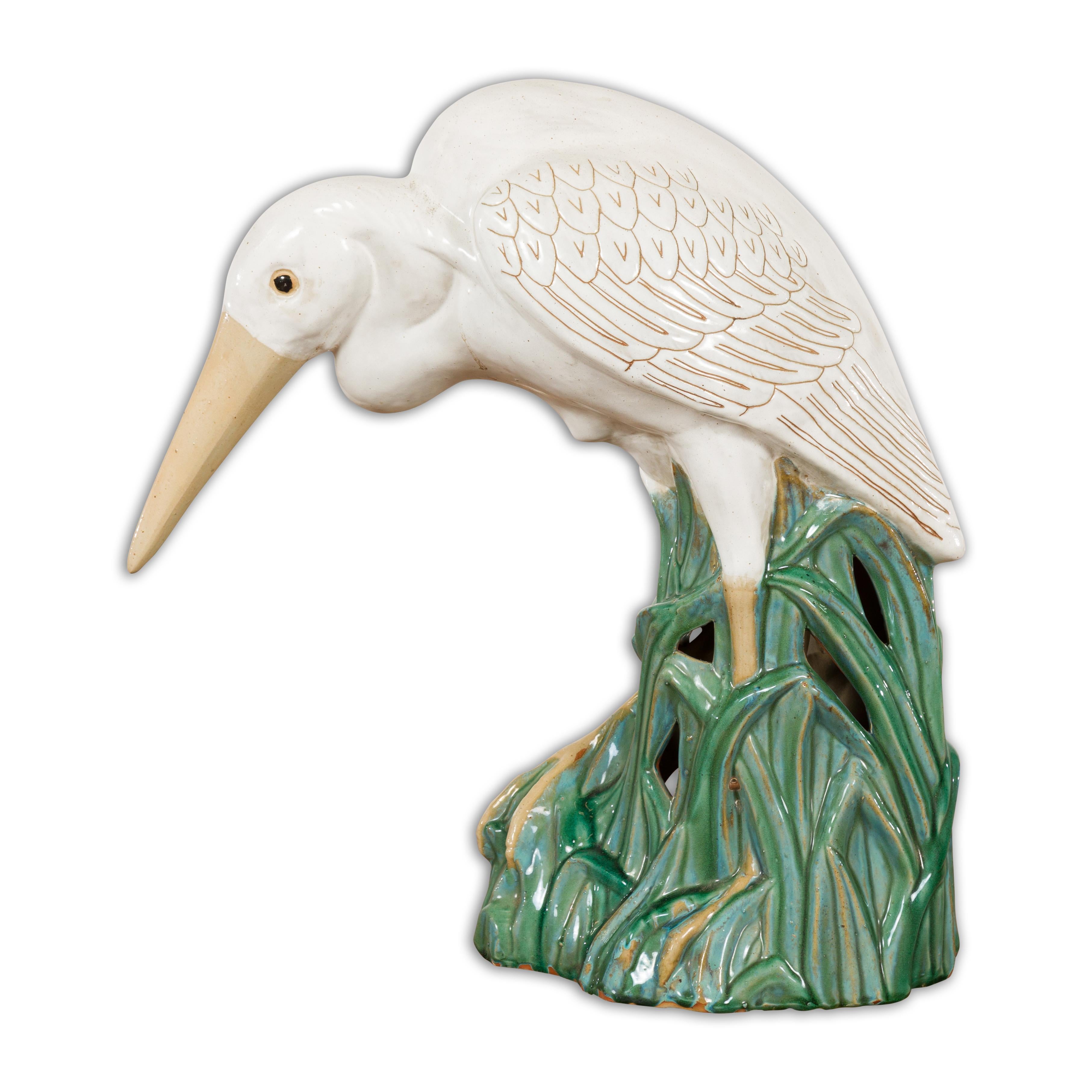 Weiße und cremefarbene glasierte Keramik-Heron-Vogel-Skulptur  im Angebot 11