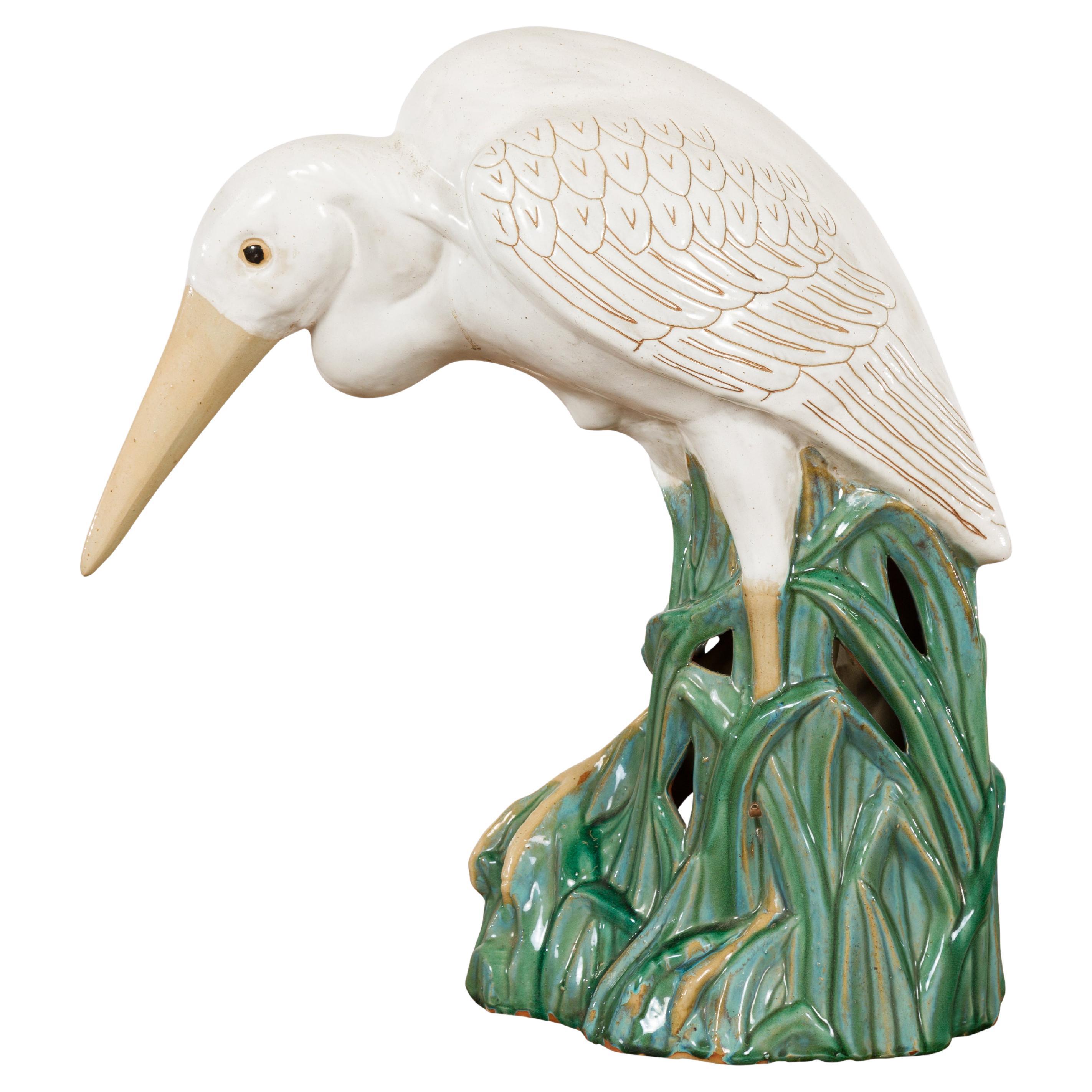 Sculpture d'oiseau héron vintage en céramique émaillée blanche et crème 