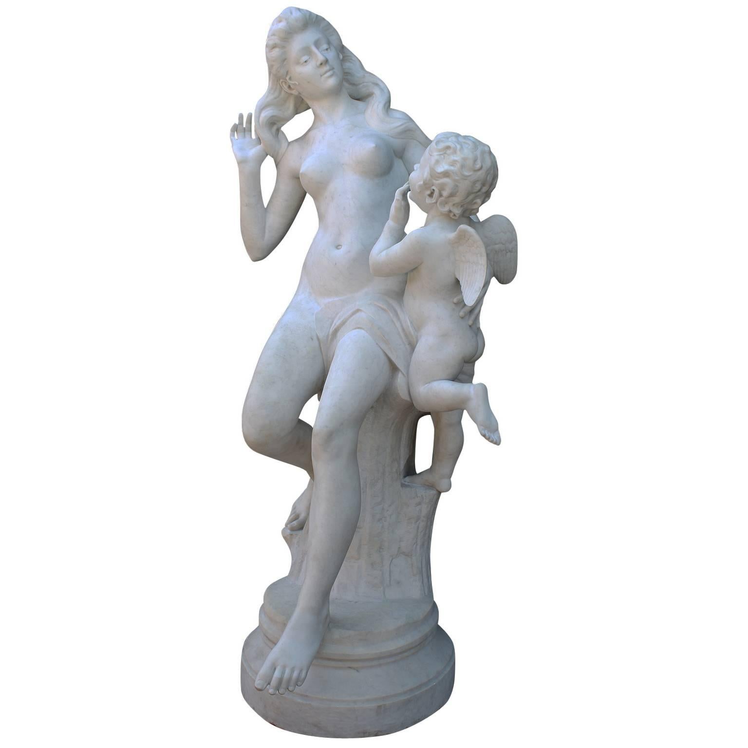 Sculpture française grandeur nature en marbre sculpté du XIXe-XXe siècle représentant « Vénus et Cupidon » en vente 2