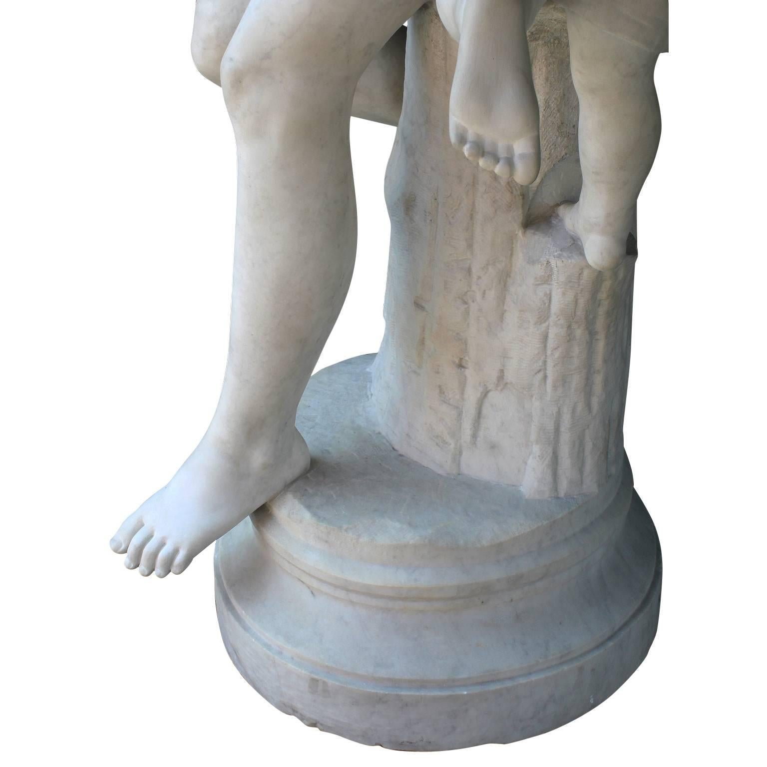 Sculpture française grandeur nature en marbre sculpté du XIXe-XXe siècle représentant « Vénus et Cupidon » en vente 5