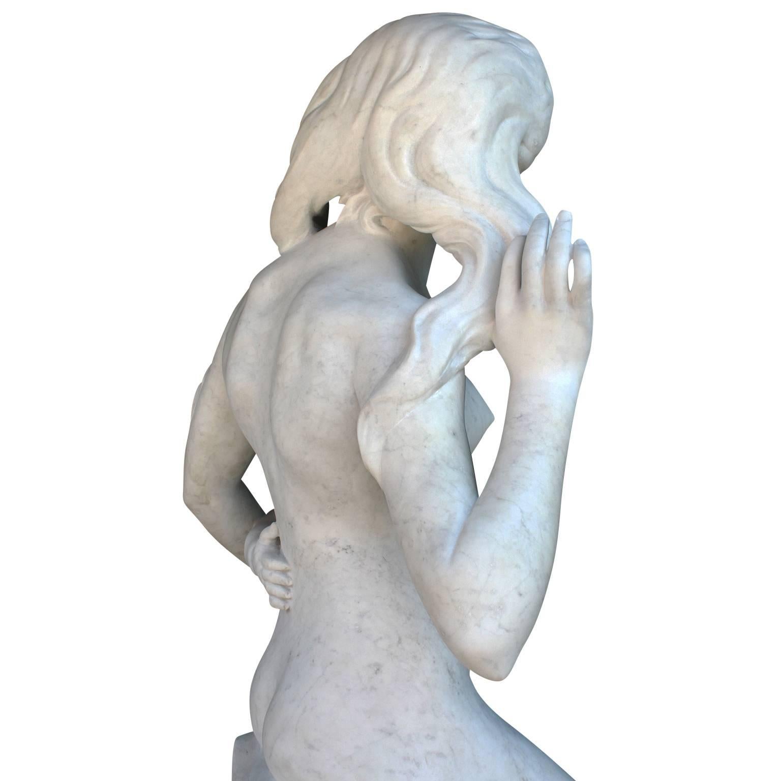 Sculpture française grandeur nature en marbre sculpté du XIXe-XXe siècle représentant « Vénus et Cupidon » en vente 8