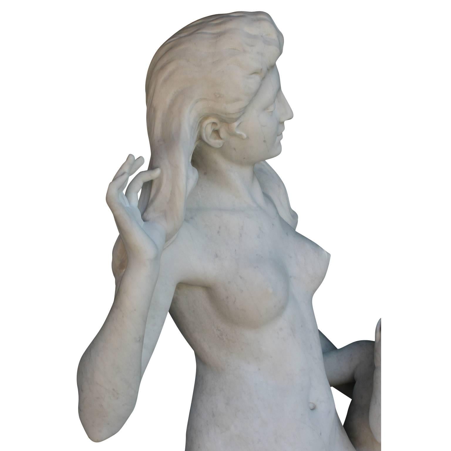 Sculpture française grandeur nature en marbre sculpté du XIXe-XXe siècle représentant « Vénus et Cupidon » en vente 10