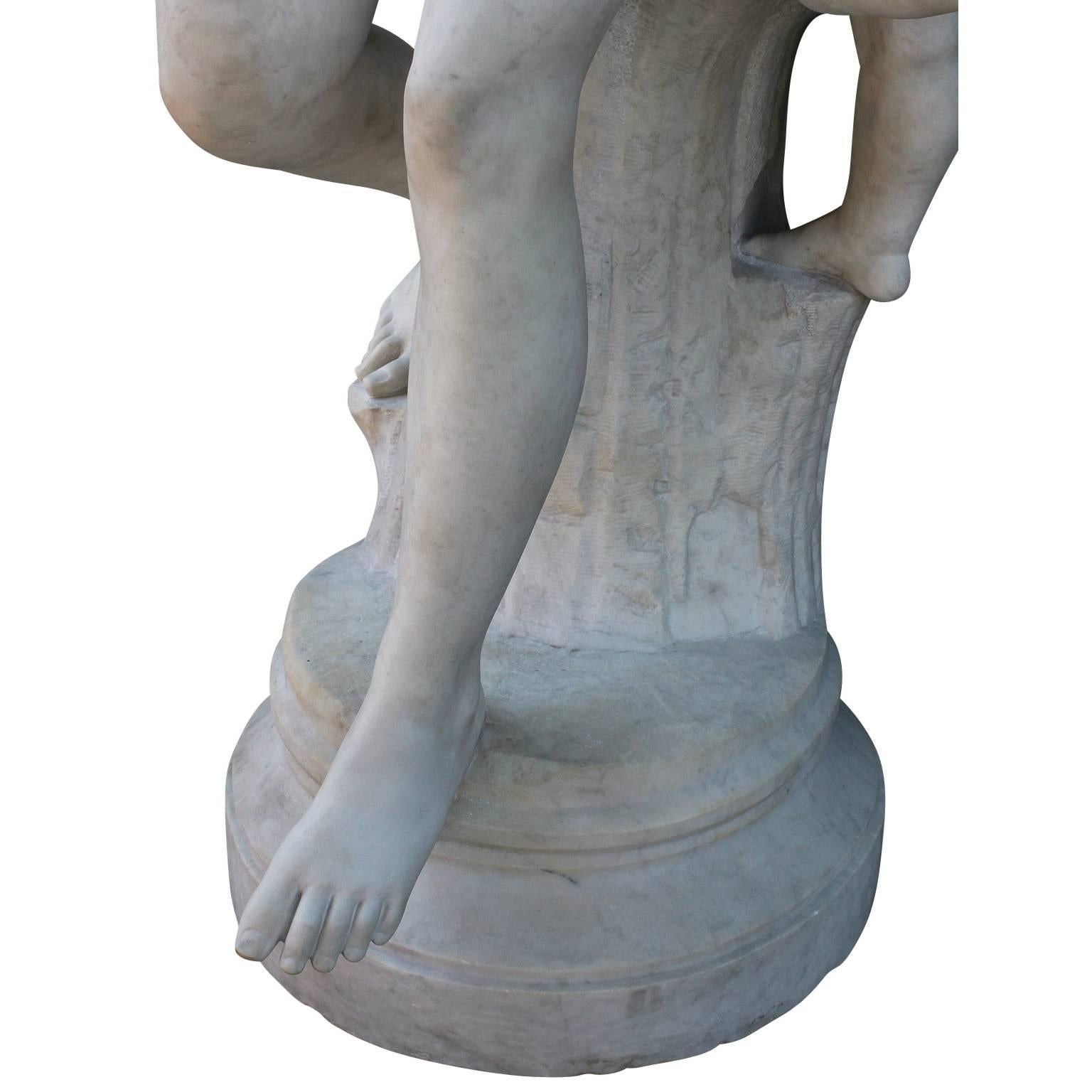 Sculpture française grandeur nature en marbre sculpté du XIXe-XXe siècle représentant « Vénus et Cupidon » en vente 1