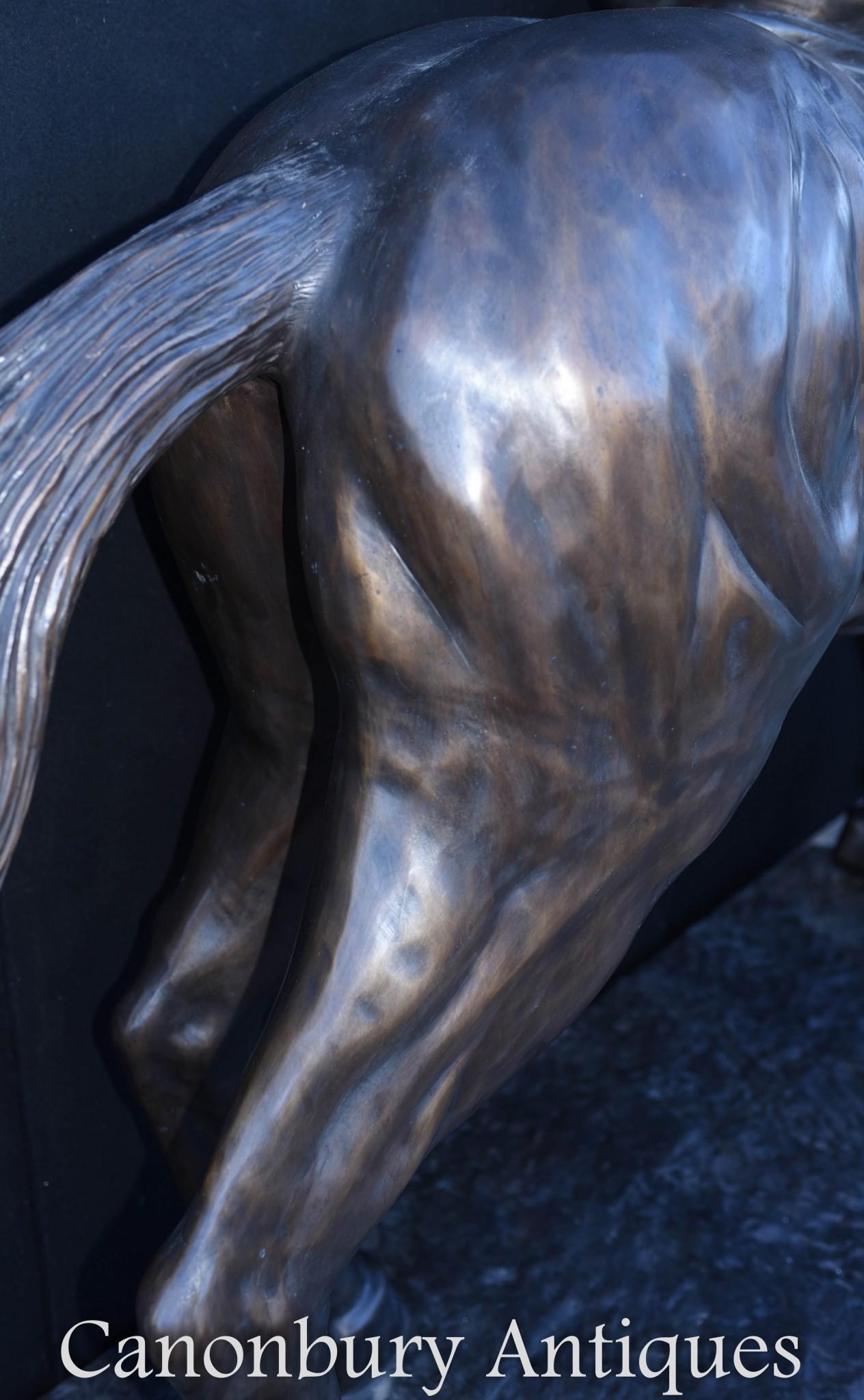Statue en bronze à taille réelle de cheval et de jockey par Bonheur en vente 6