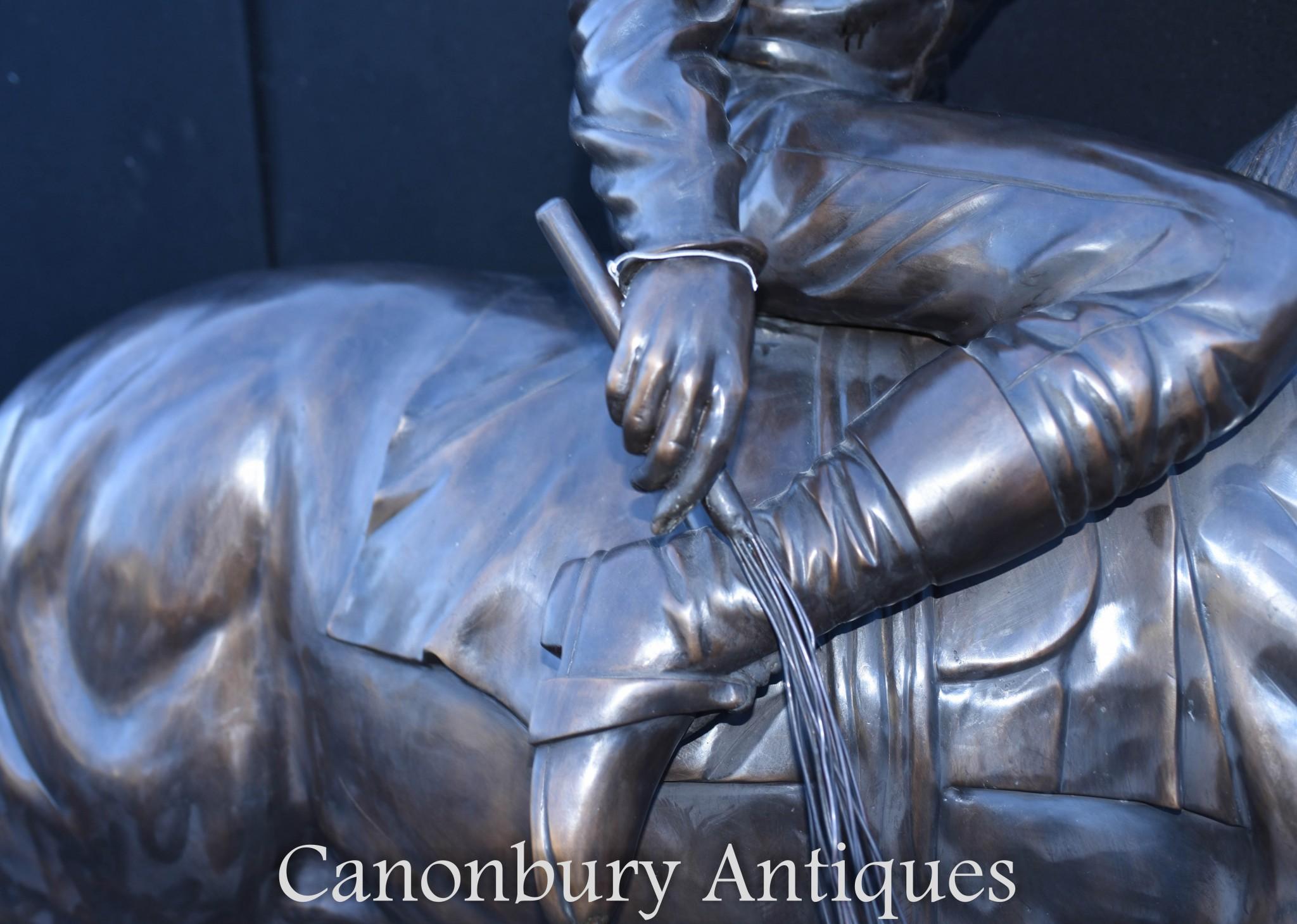 Statue en bronze à taille réelle de cheval et de jockey par Bonheur en vente 3