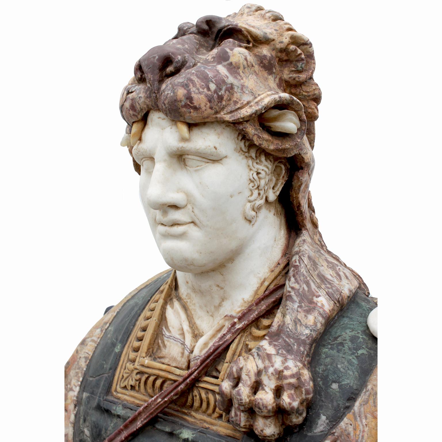 Buste grandeur nature en marbre italien du XIXe siècle représentant un guerrier gréco-romain en vente 2