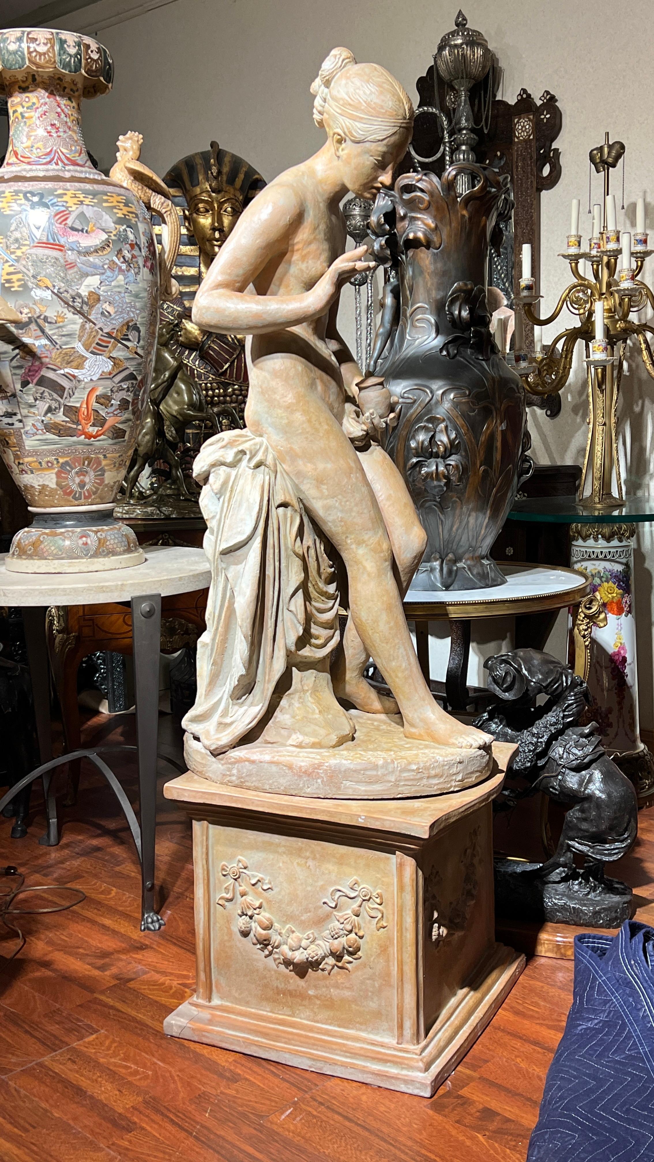 Neoklassizistische Terrakotta-Figur einer badenden Venus in Lebensgröße im Angebot 7