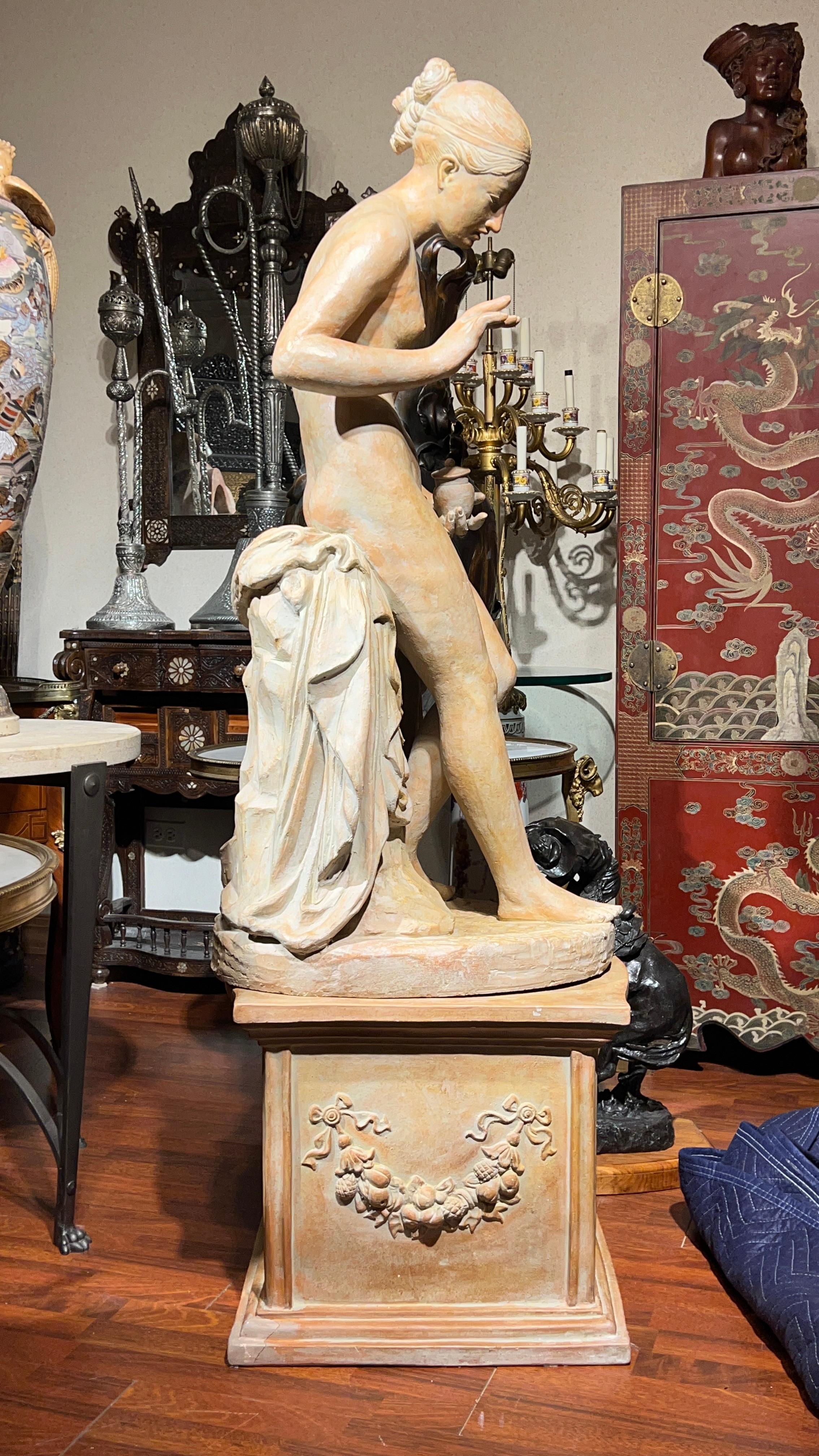 Neoklassizistische Terrakotta-Figur einer badenden Venus in Lebensgröße im Angebot 8