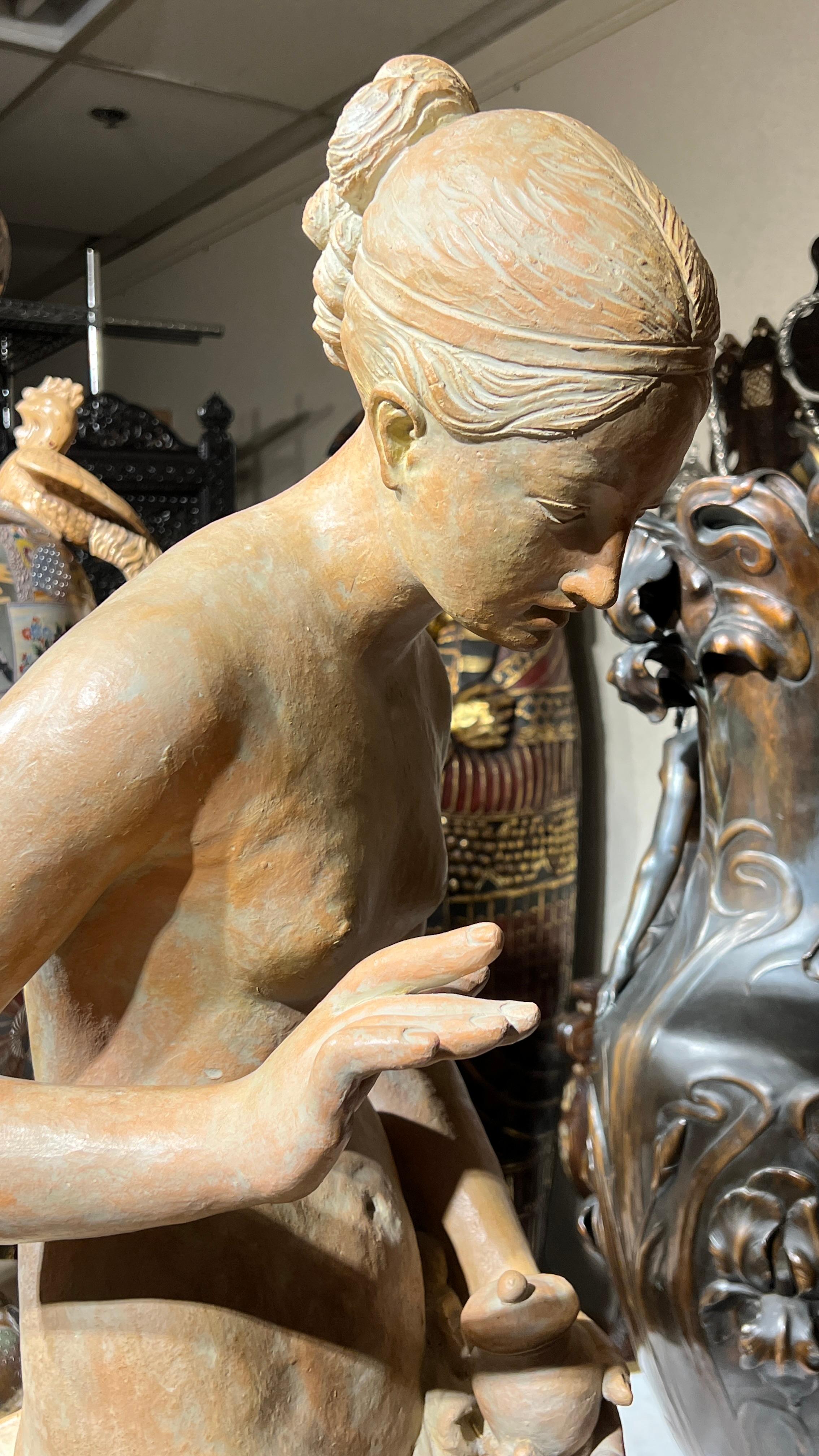 Neoklassizistische Terrakotta-Figur einer badenden Venus in Lebensgröße im Angebot 10