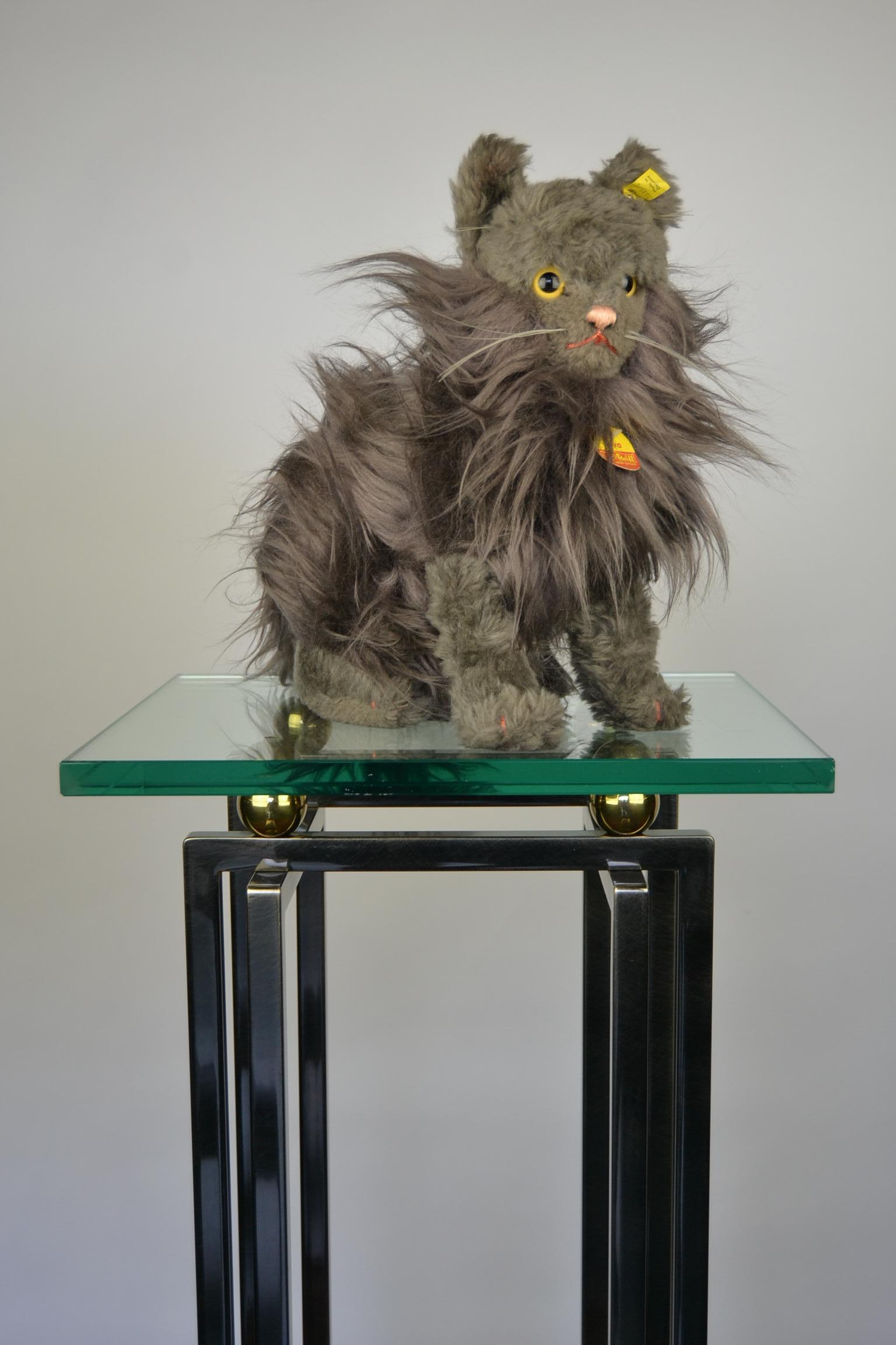 Lifesize Persian Cat Toy, Diva, by Steiff, Germany, 1968-1978 In Excellent Condition In Antwerp, BE