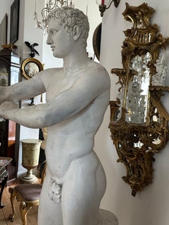 Statue en plâtre grandeur nature d'un athlète grec ou Apoxyomenos