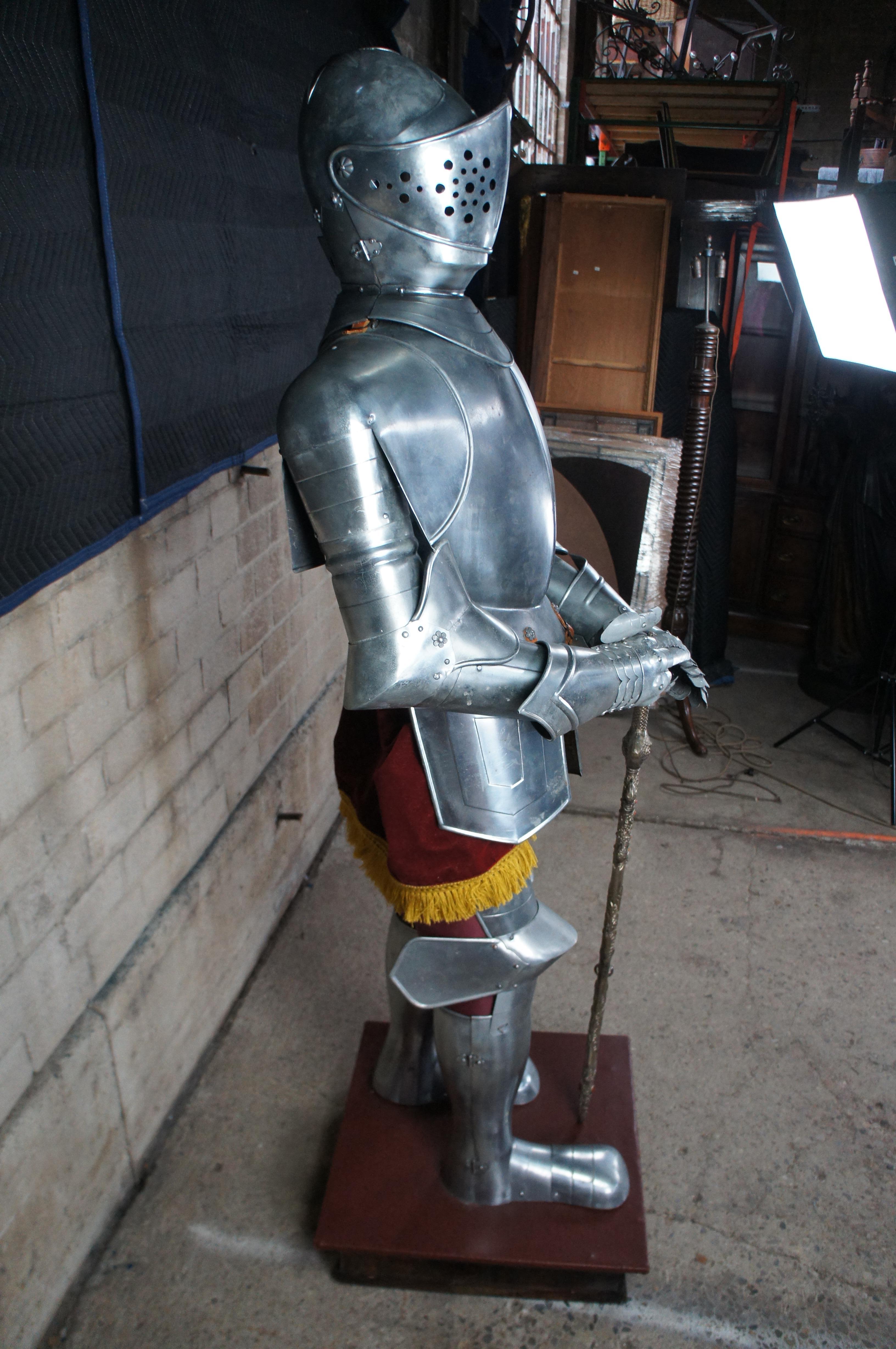 Statue de chevalier en armure médiévale à taille réelle, style espagnol du 16ème siècle Sculpture en vente 2