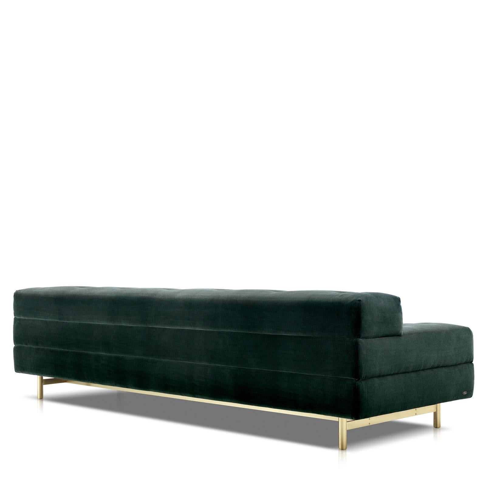 Sleek and sophisticated, this sofa is a versatile piece that will superbly fit both classic and modern decors. Upholstered with refined, green velvet fabric, its long silhouette rests on four slim feet made of satin brass, and on a steel structure