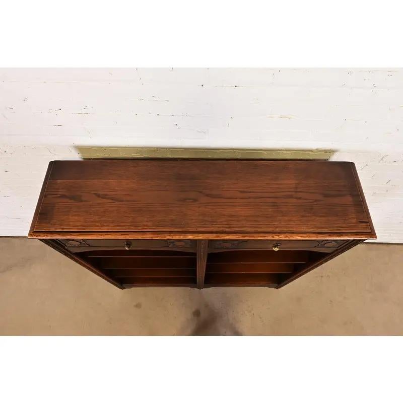 Lifetime Antike Arts & Crafts geschnitzt Eiche Doppel Bücherregal, CIRCA 1900 im Angebot 5