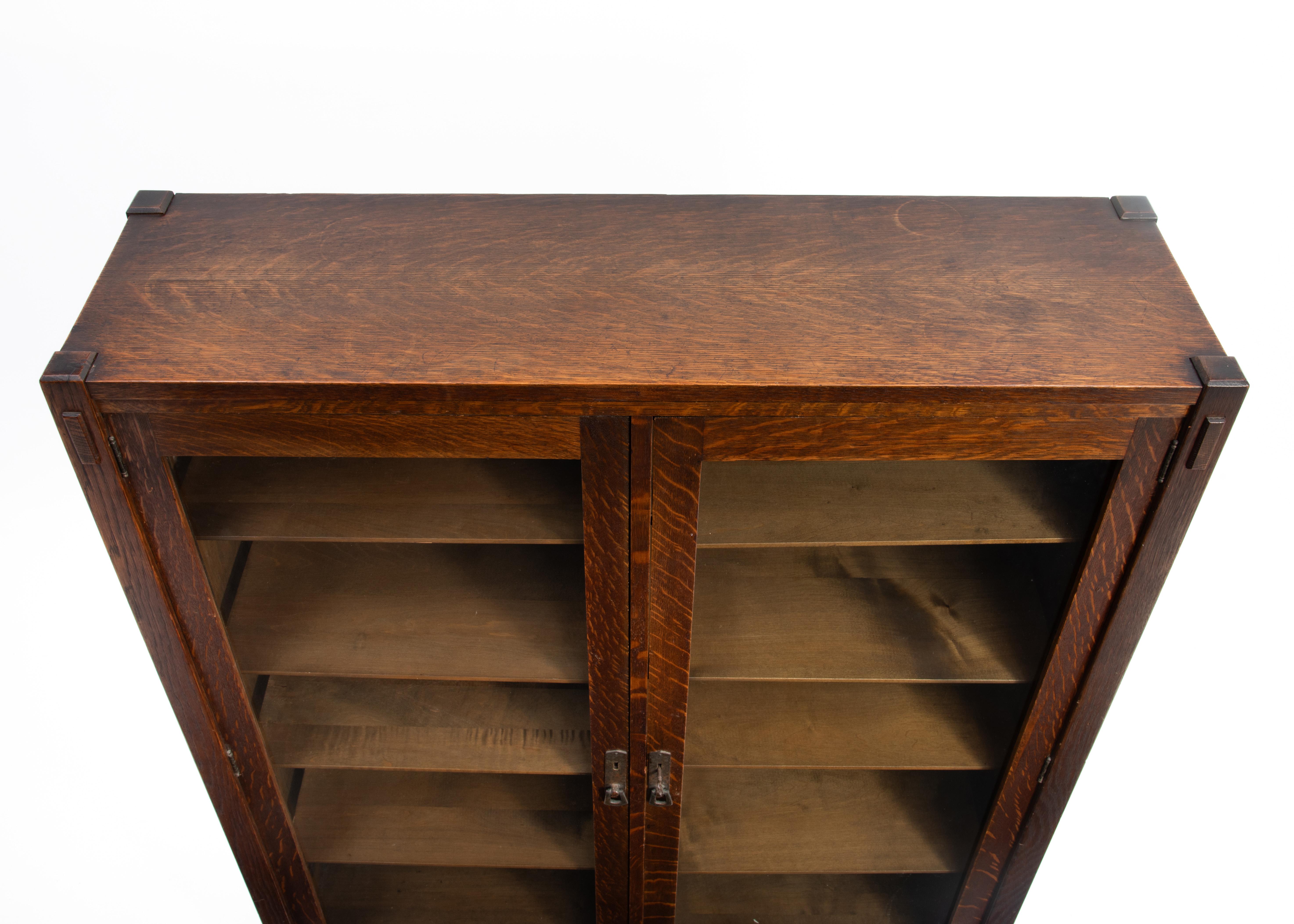 Copper Lifetime Arts & Crafts Mission Oak Bookcase Pegged Through Tenon Original Finish For Sale