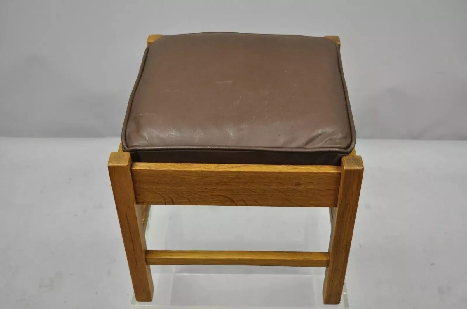 Sconosciuto Lifetime Furniture 403 Mission Oak Arts & Crafts, sgabello in pelle, poggiapiedi. in vendita