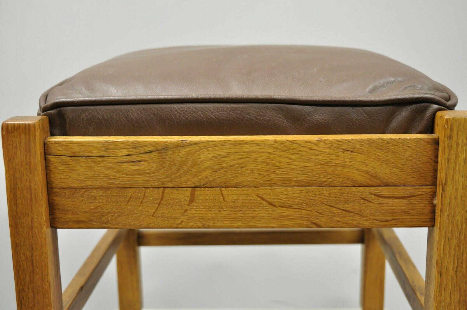Cuir Tabouret pouf ottoman en chêne Mission Arts & Crafts en cuir Lifetime Furniture 403 en vente
