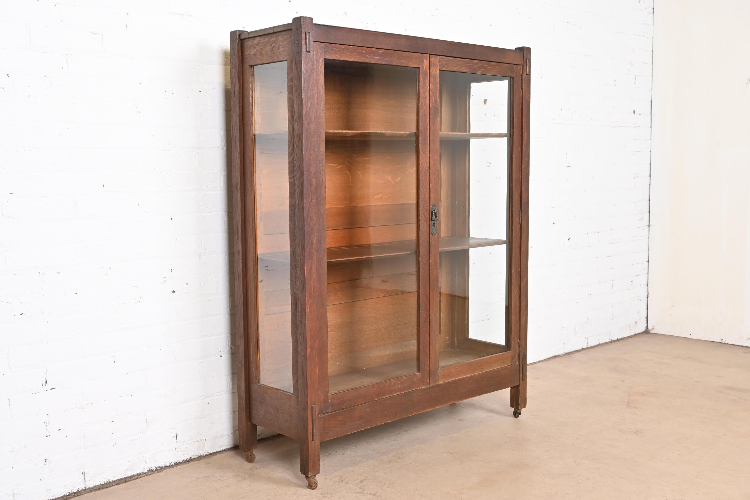 Lifetime Furniture Antique Mission Oak Arts & Crafts Bookcase Cabinet In Good Condition In South Bend, IN